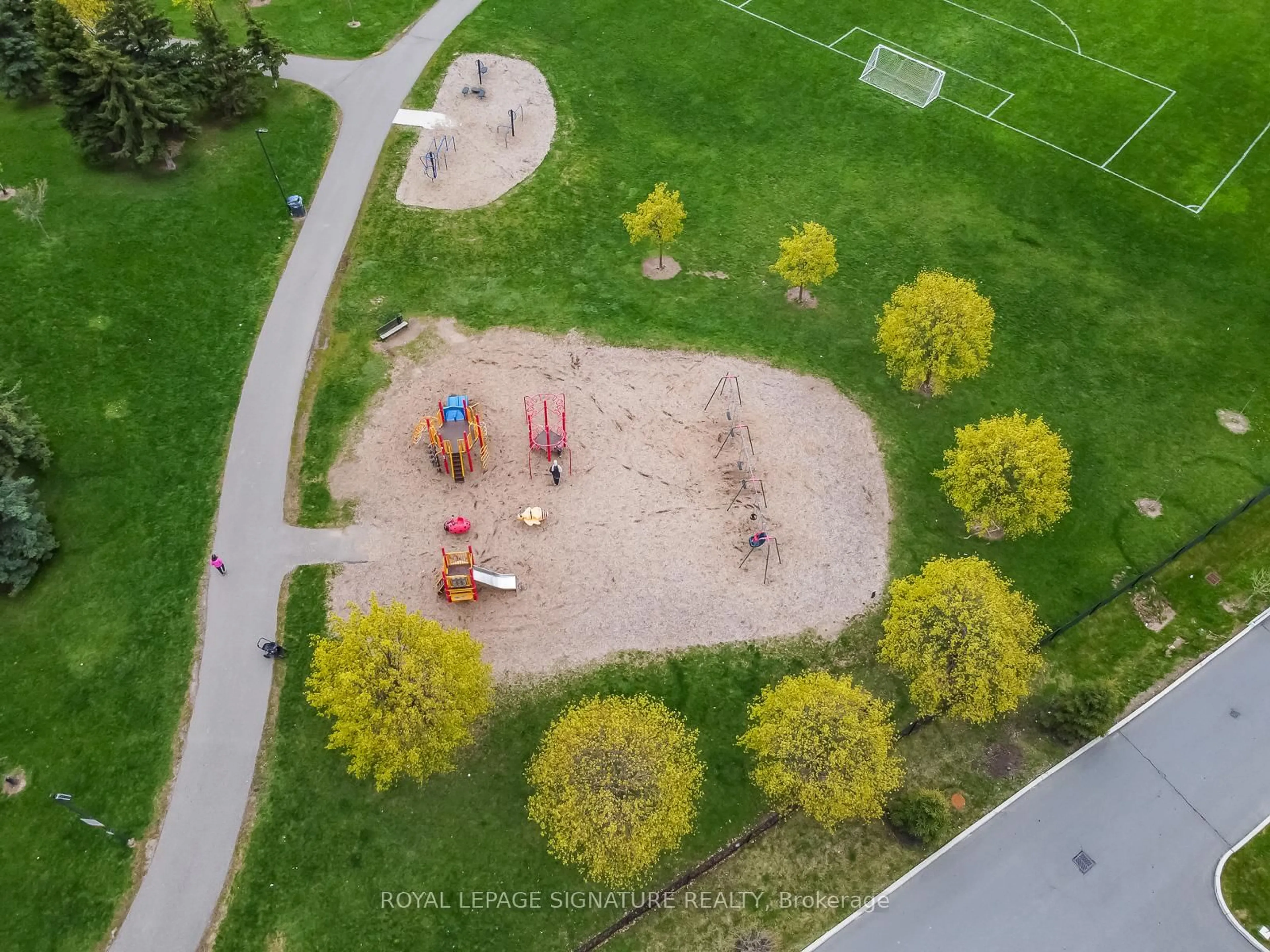A pic from outside/outdoor area/front of a property/back of a property/a pic from drone, street for 4699 Glen Erin Dr #1505, Mississauga Ontario L5M 2E5