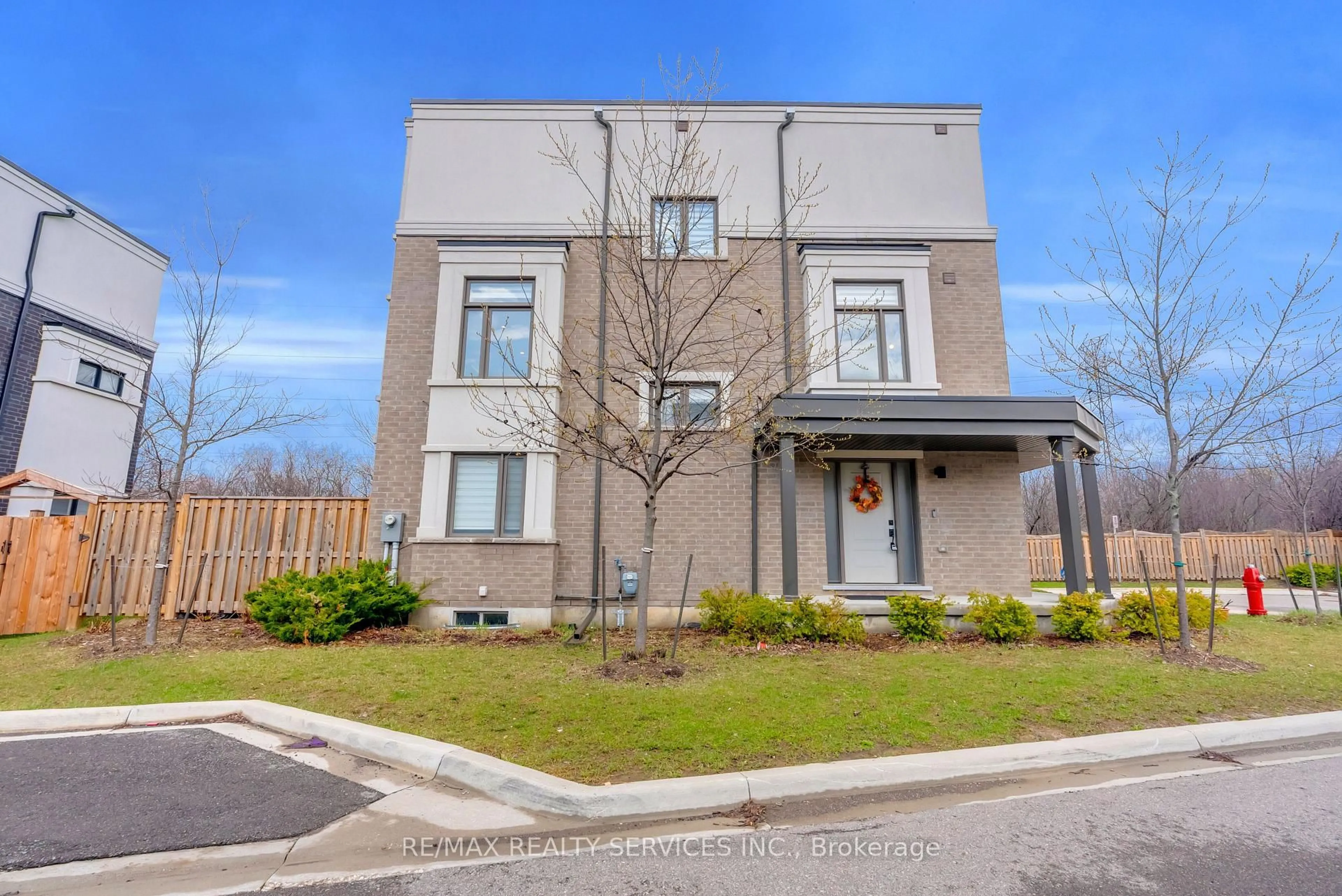 Home with brick exterior material, street for 1801 Mitoff Pl, Mississauga Ontario L4W 0E8
