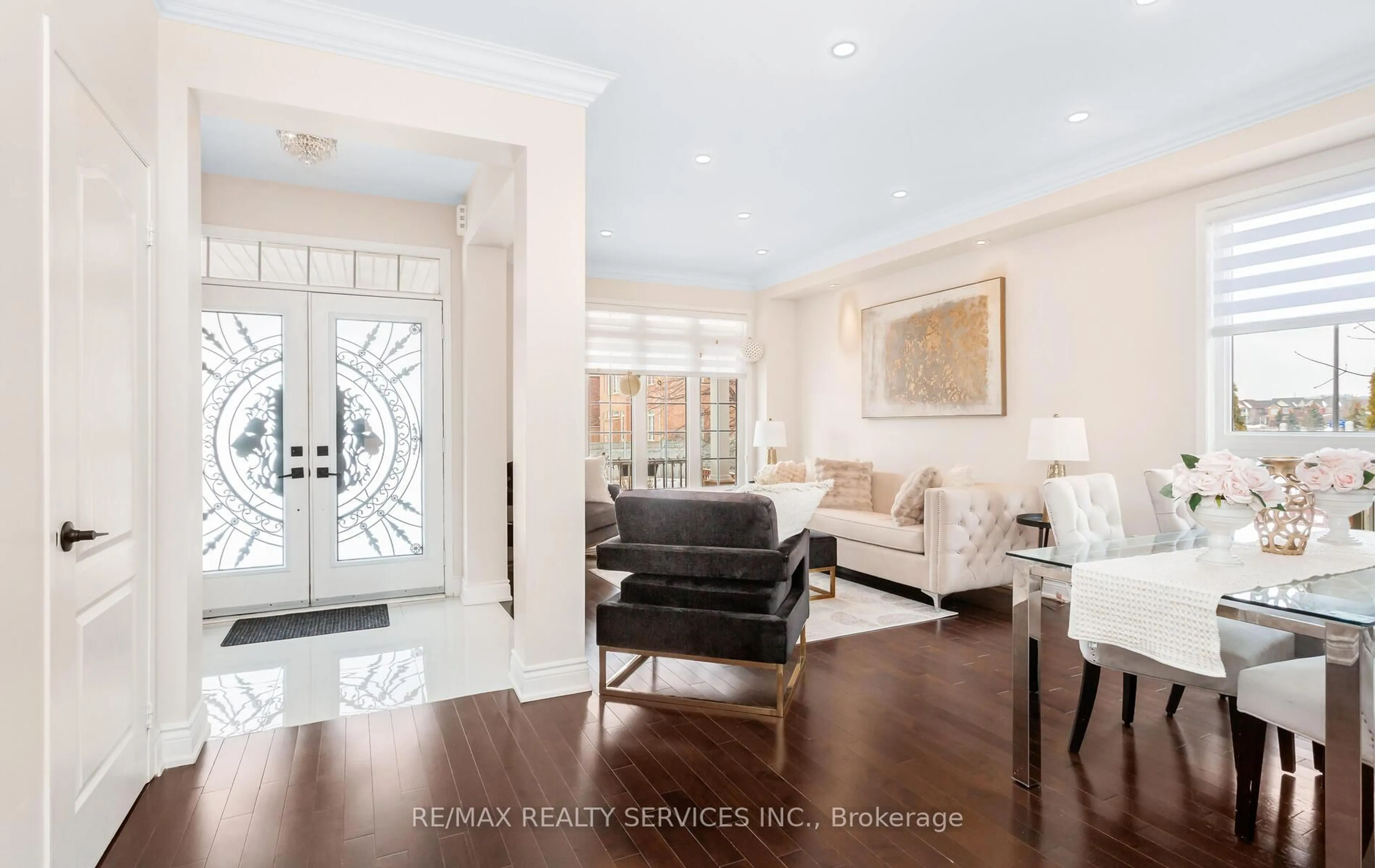 Indoor entryway for 4829 St. Martin Mews, Mississauga Ontario L5M 7J9