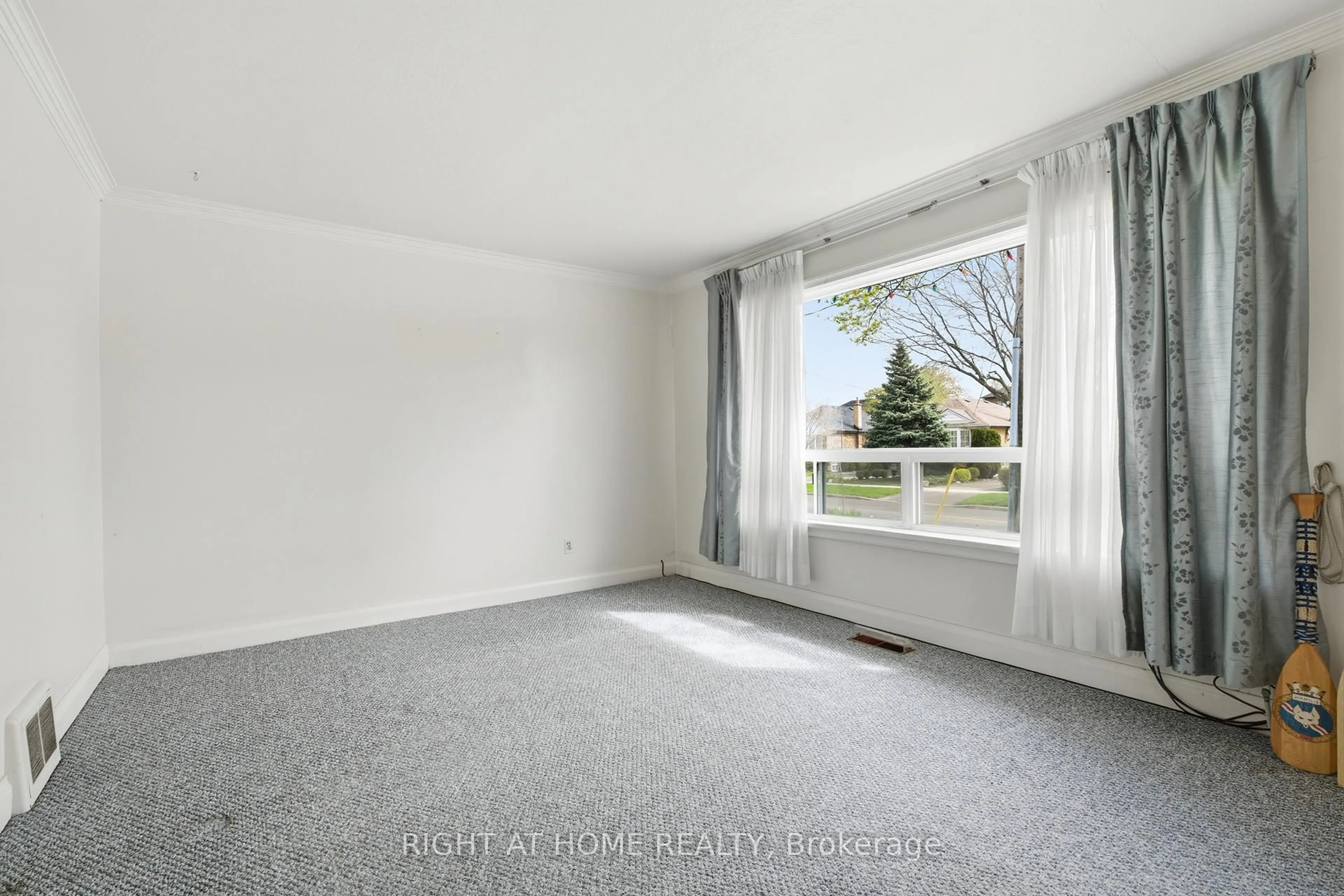 A pic of a room for 258 Beta St, Toronto Ontario M8W 4J1