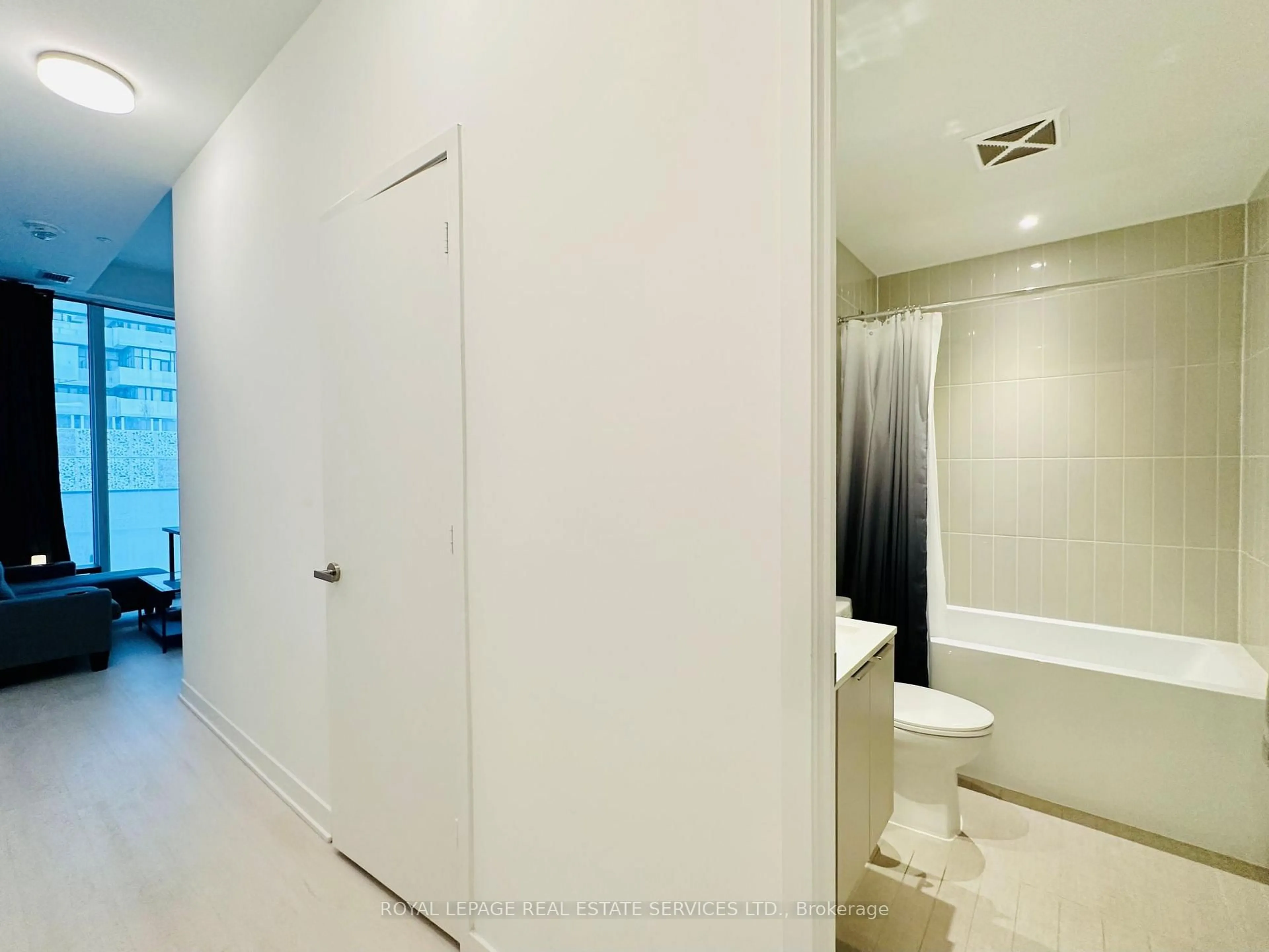 A pic of a room for 3900 Confederation Pkwy #323, Mississauga Ontario L5B 0M3