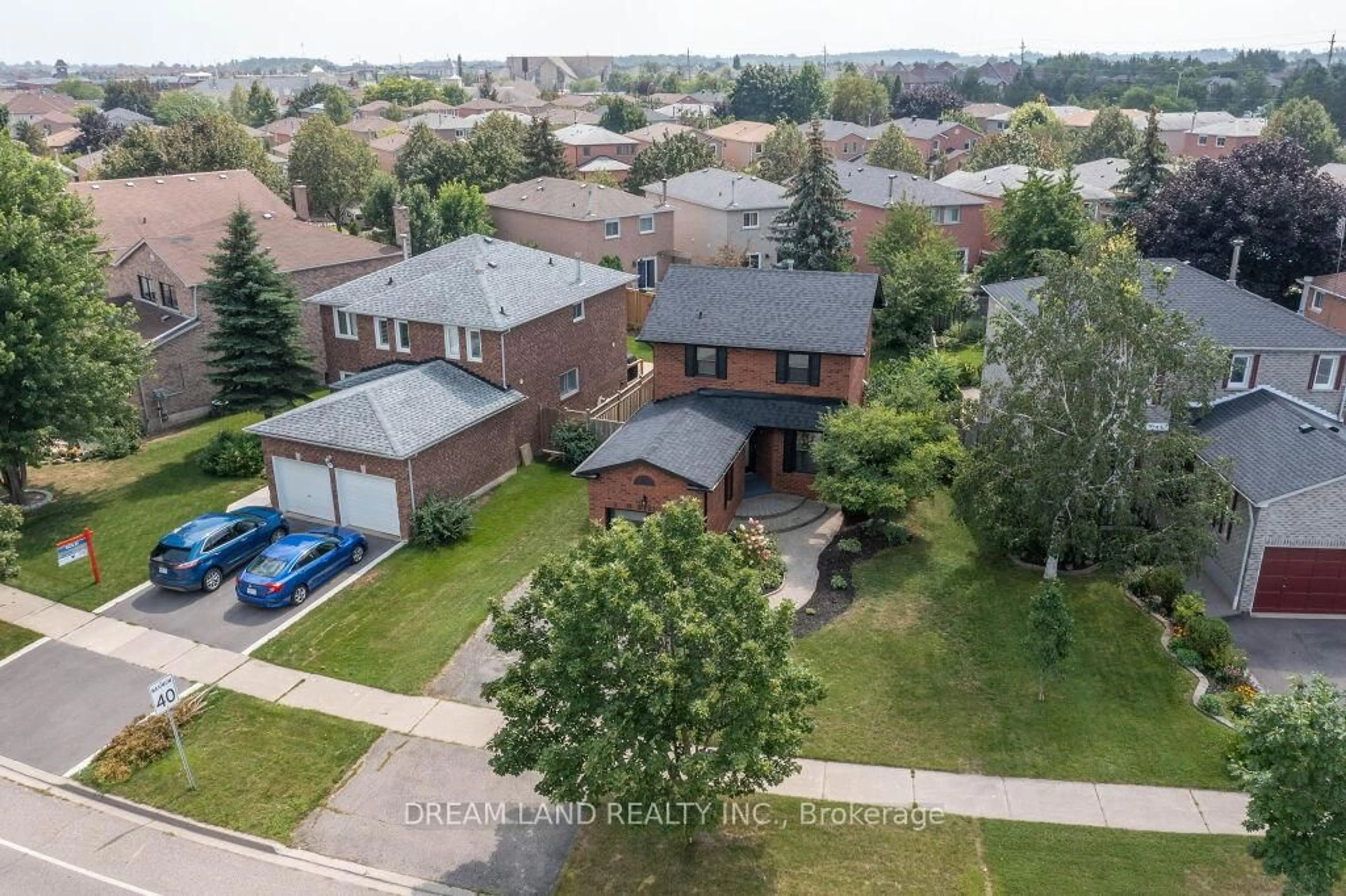 A pic from outside/outdoor area/front of a property/back of a property/a pic from drone, street for 272 Barber Dr, Halton Hills Ontario L7G 5H1