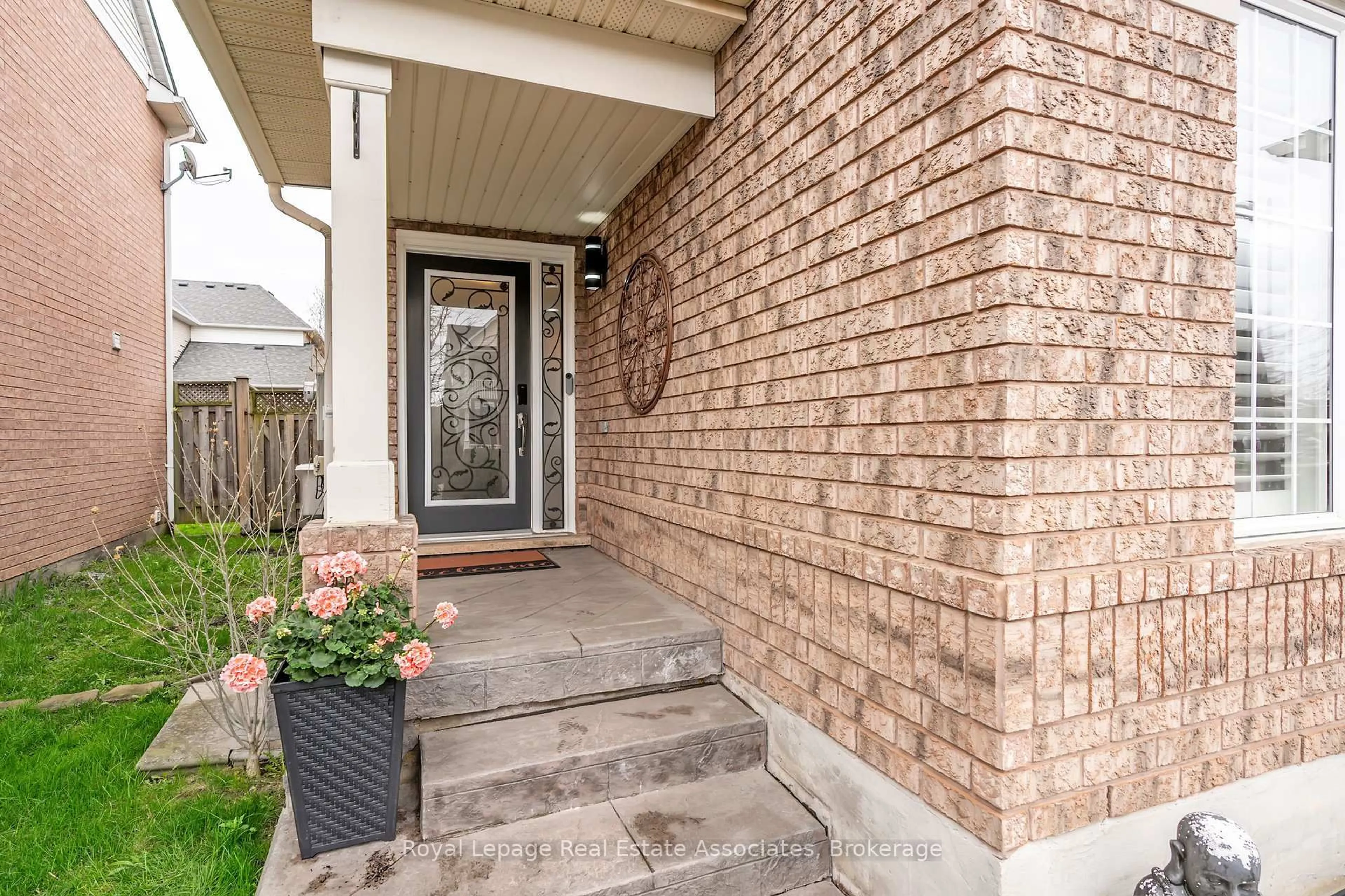 Indoor entryway for 997 Lancaster Blvd, Milton Ontario L9T 6E1