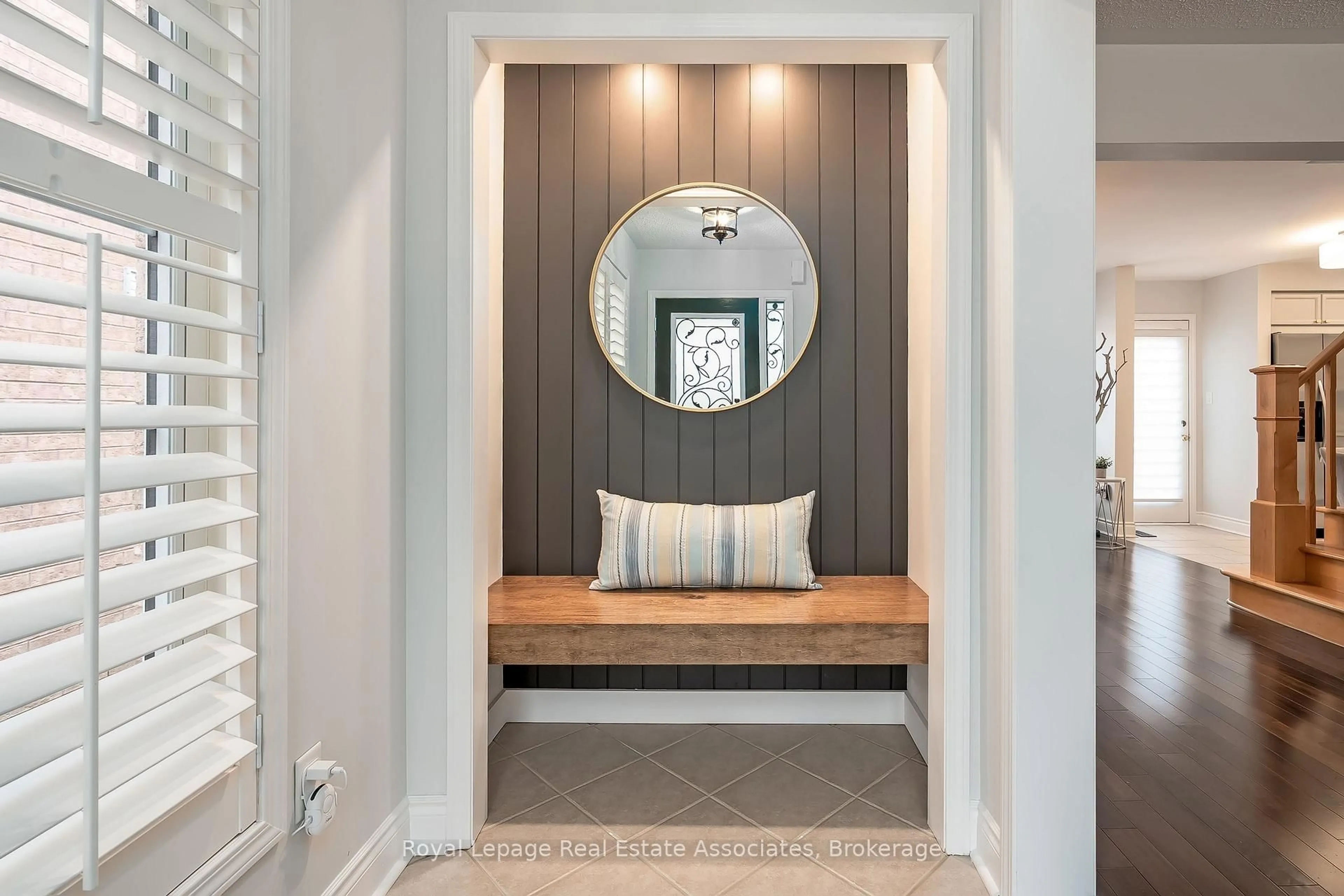 Indoor entryway for 997 Lancaster Blvd, Milton Ontario L9T 6E1