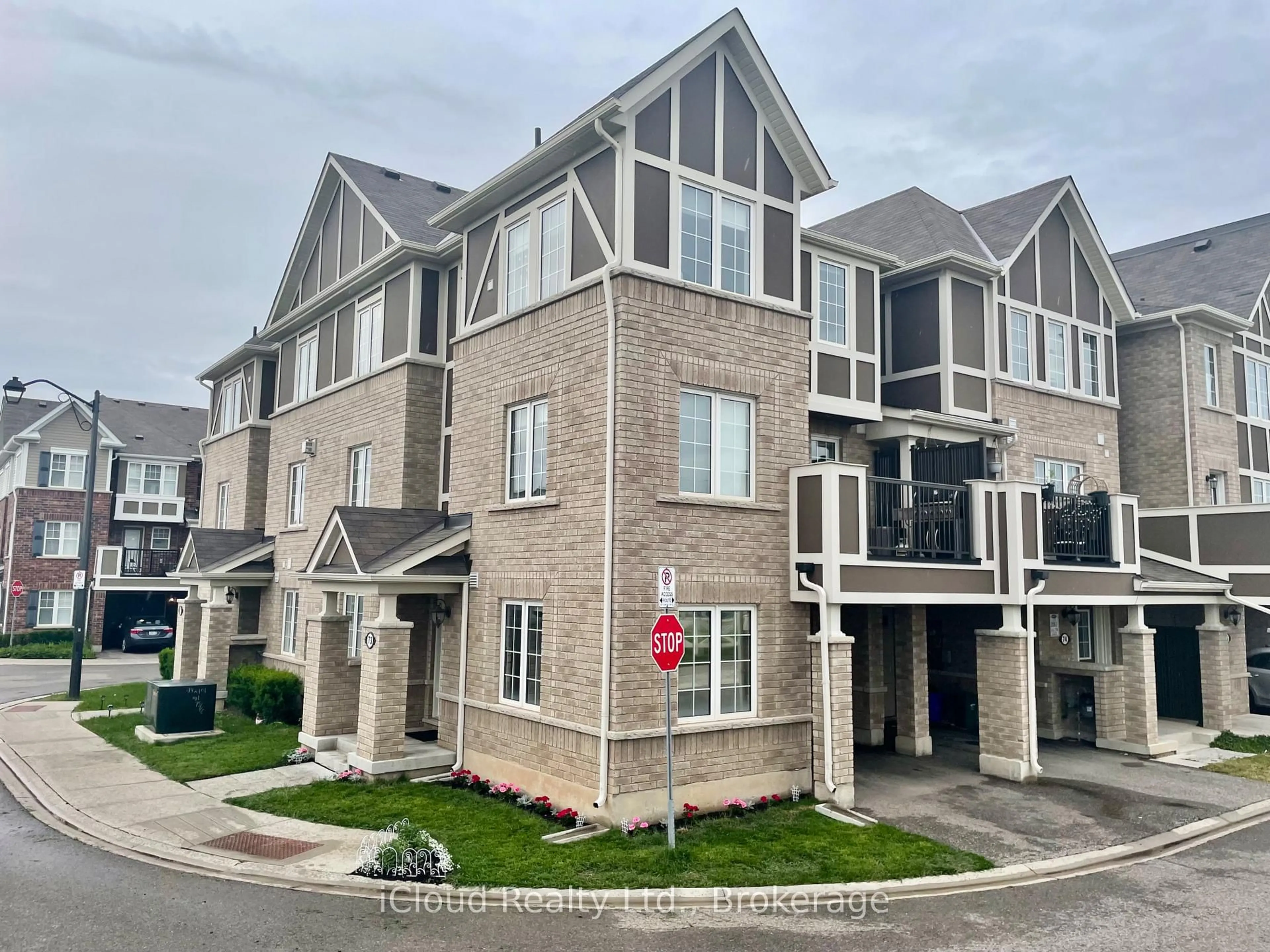 A pic from outside/outdoor area/front of a property/back of a property/a pic from drone, unknown for 1222 Rose Way #73, Milton Ontario L9E 1P1