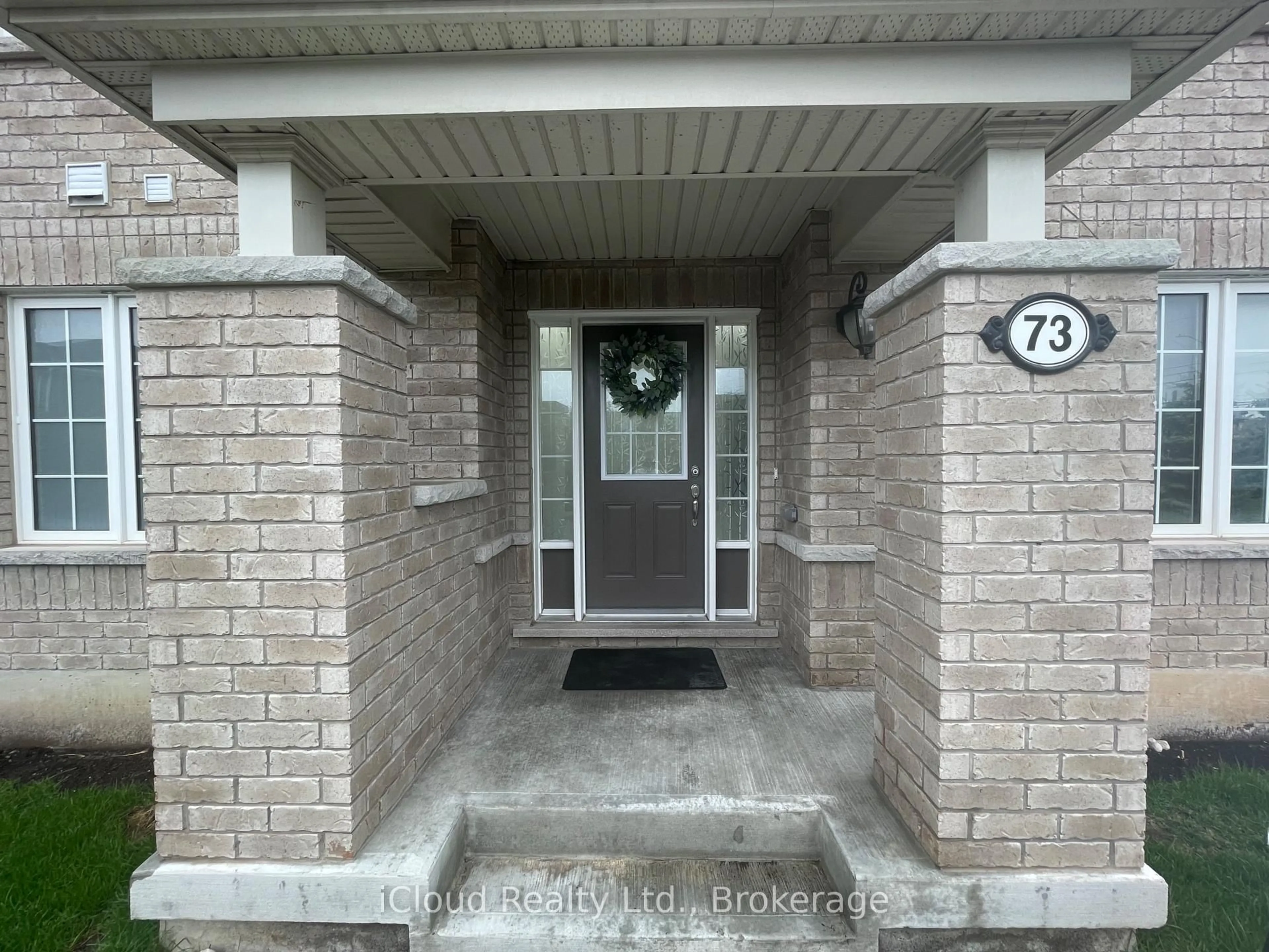 Indoor entryway for 1222 Rose Way #73, Milton Ontario L9E 1P1