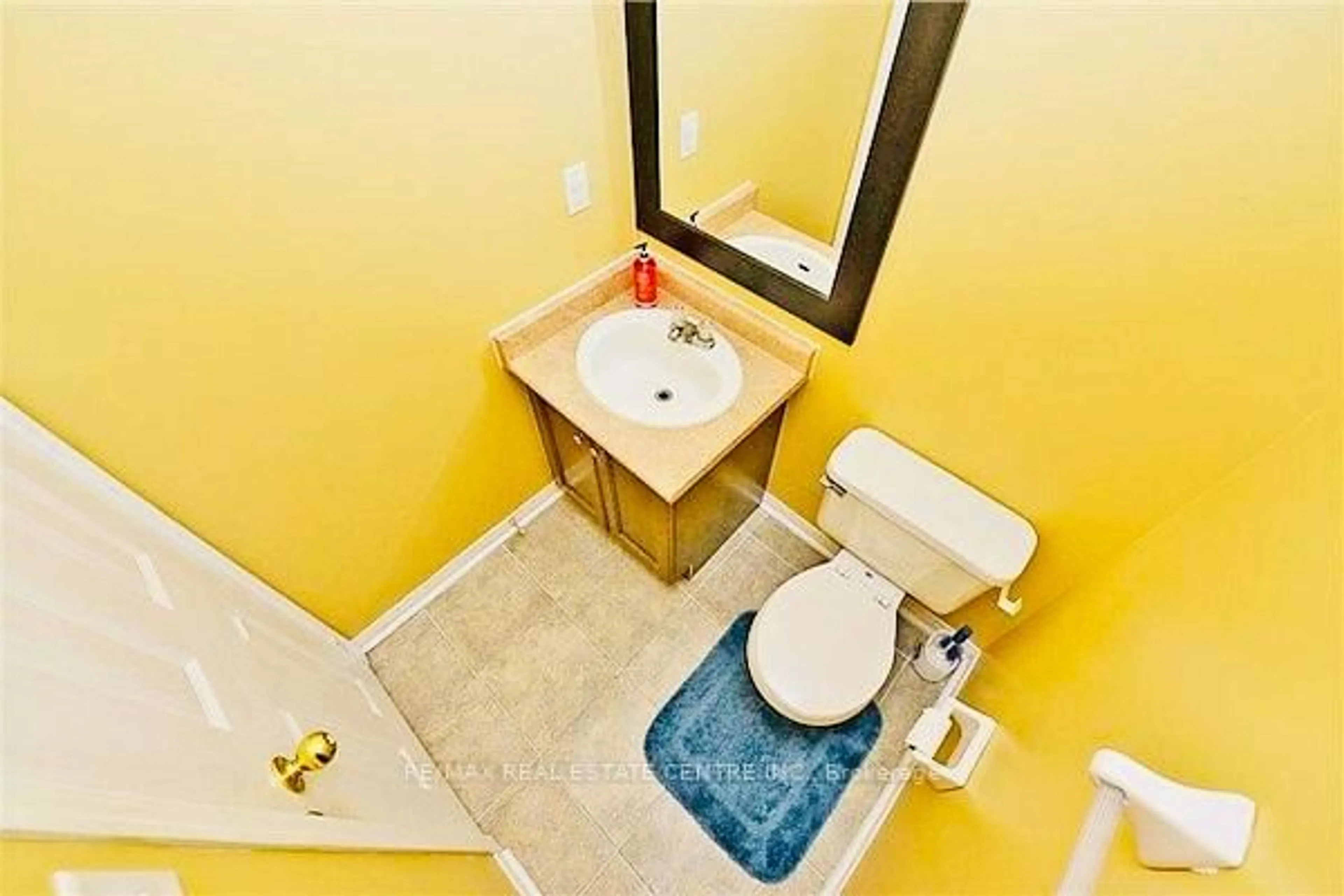 Standard bathroom, ceramic/tile floor for 5673 Flora Dr, Burlington Ontario L7L 6X4