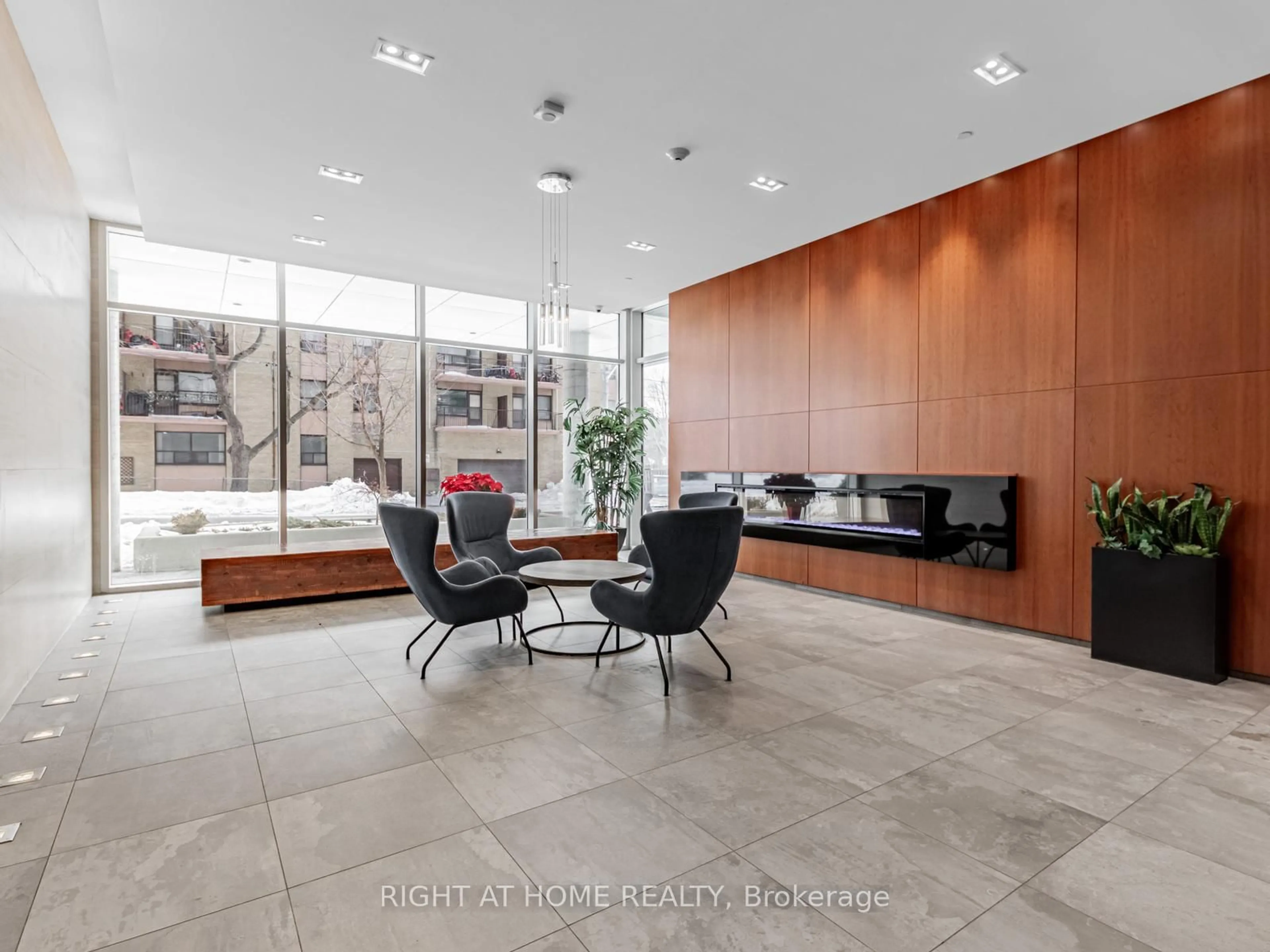 Indoor foyer for 2800 Keele St #518, Toronto Ontario M3M 2G4