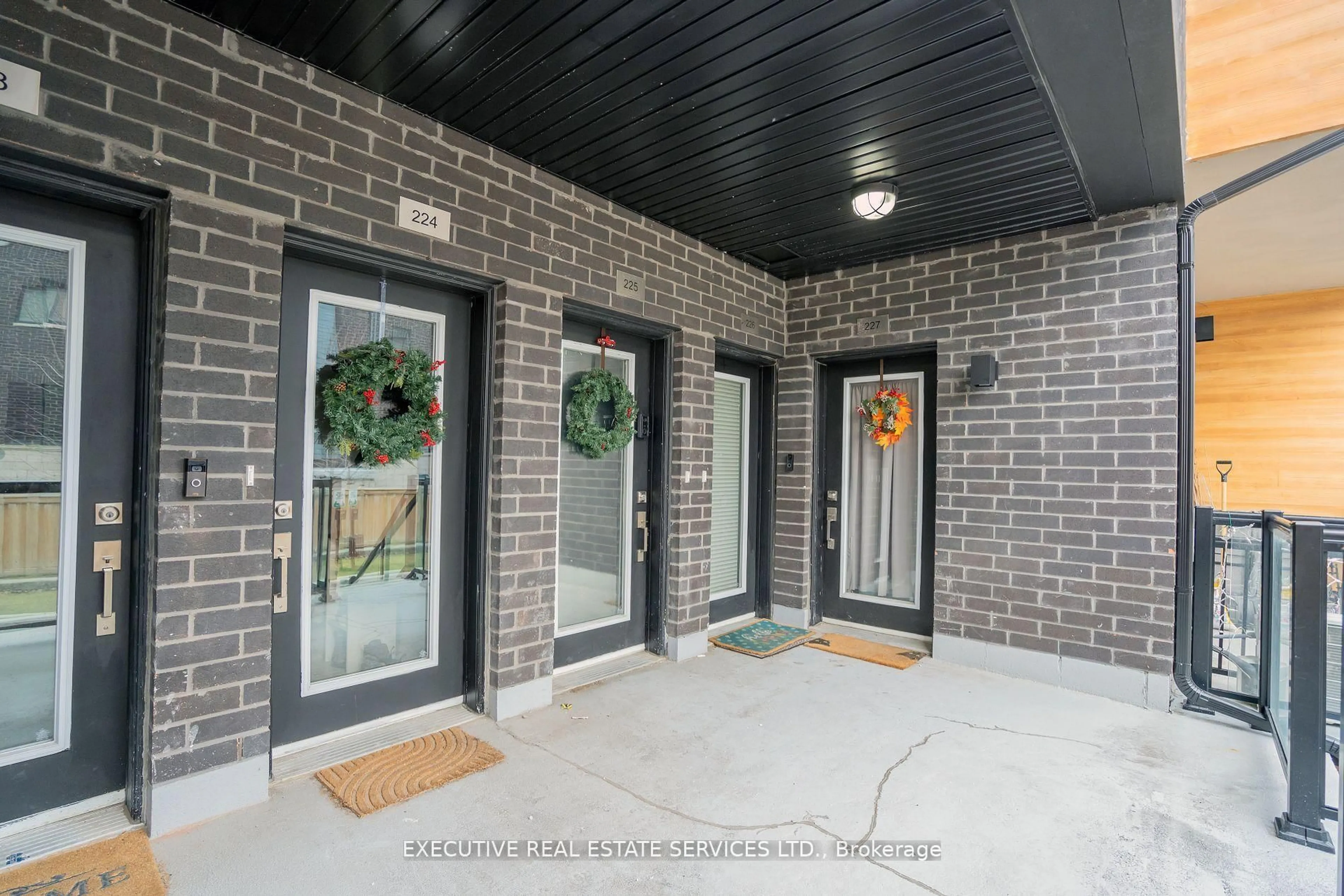 Indoor entryway for 1145 Journeyman Lane #226, Mississauga Ontario L5J 0B5