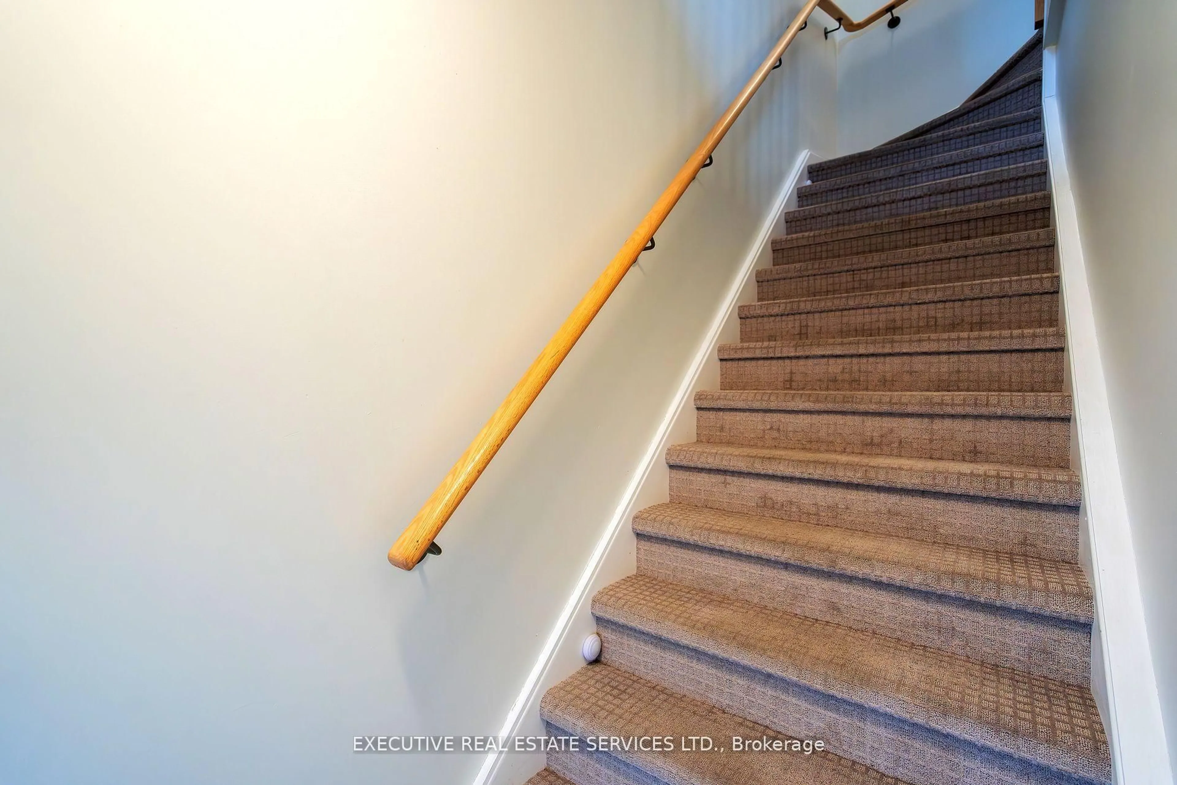 Stairs for 1145 Journeyman Lane #226, Mississauga Ontario L5J 0B5