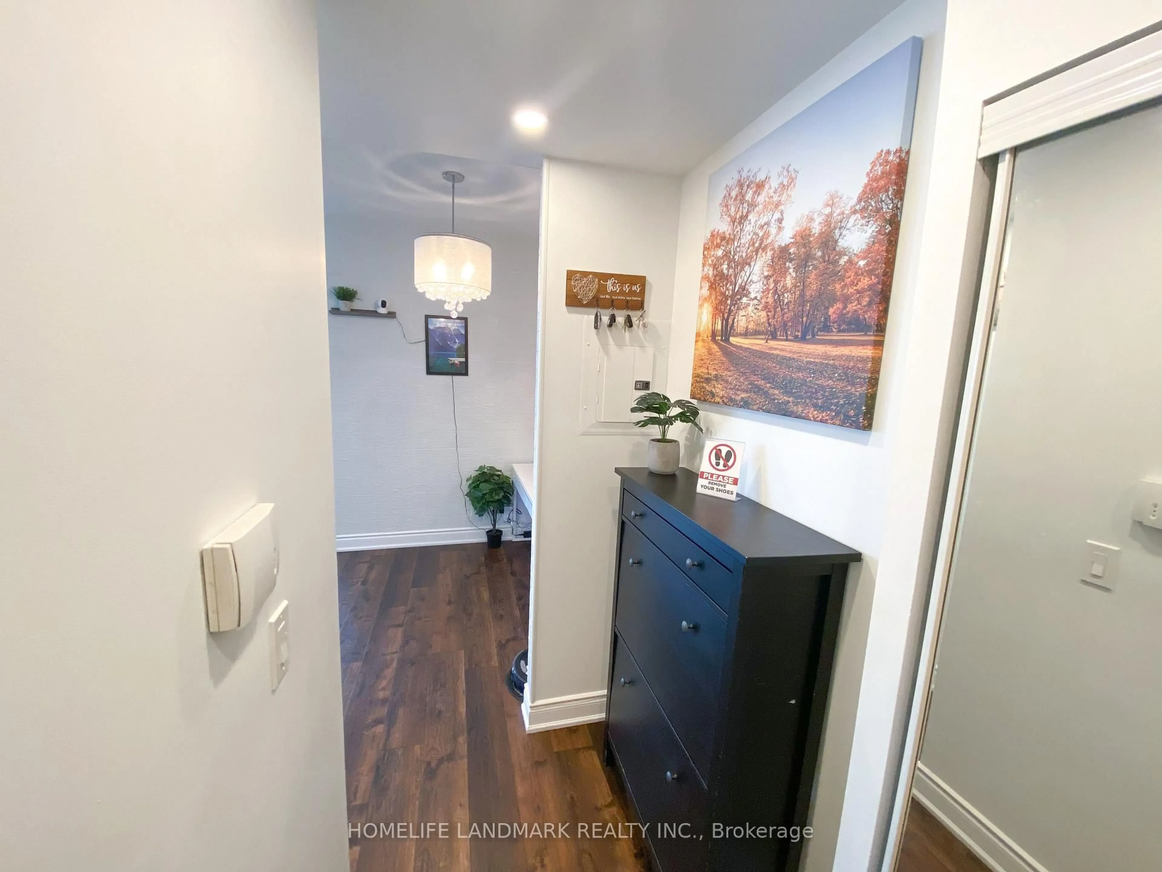 Indoor entryway for 3939 Duke Of York Blvd #1802, Mississauga Ontario L5B 4N2