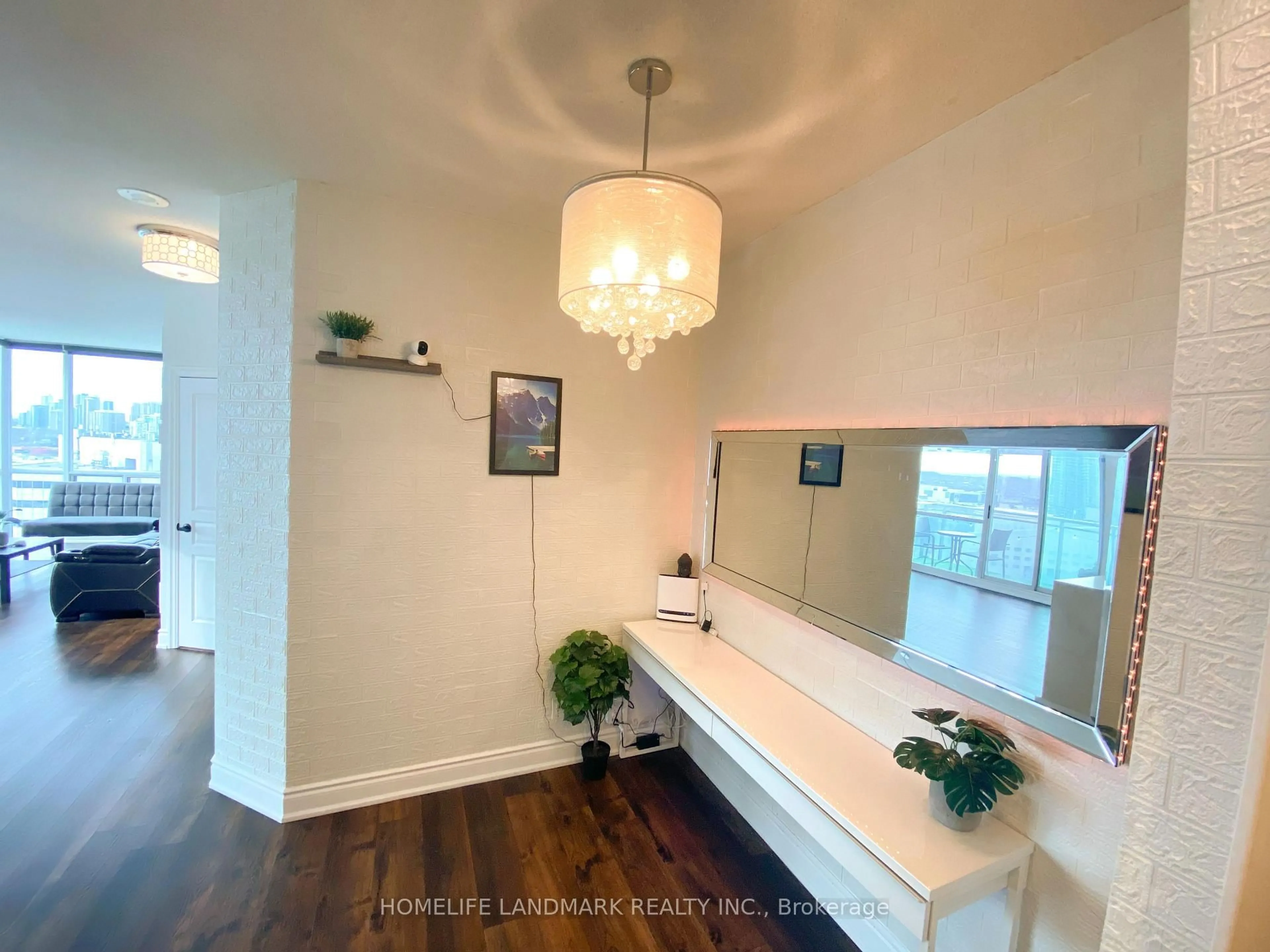 Indoor entryway for 3939 Duke Of York Blvd #1802, Mississauga Ontario L5B 4N2