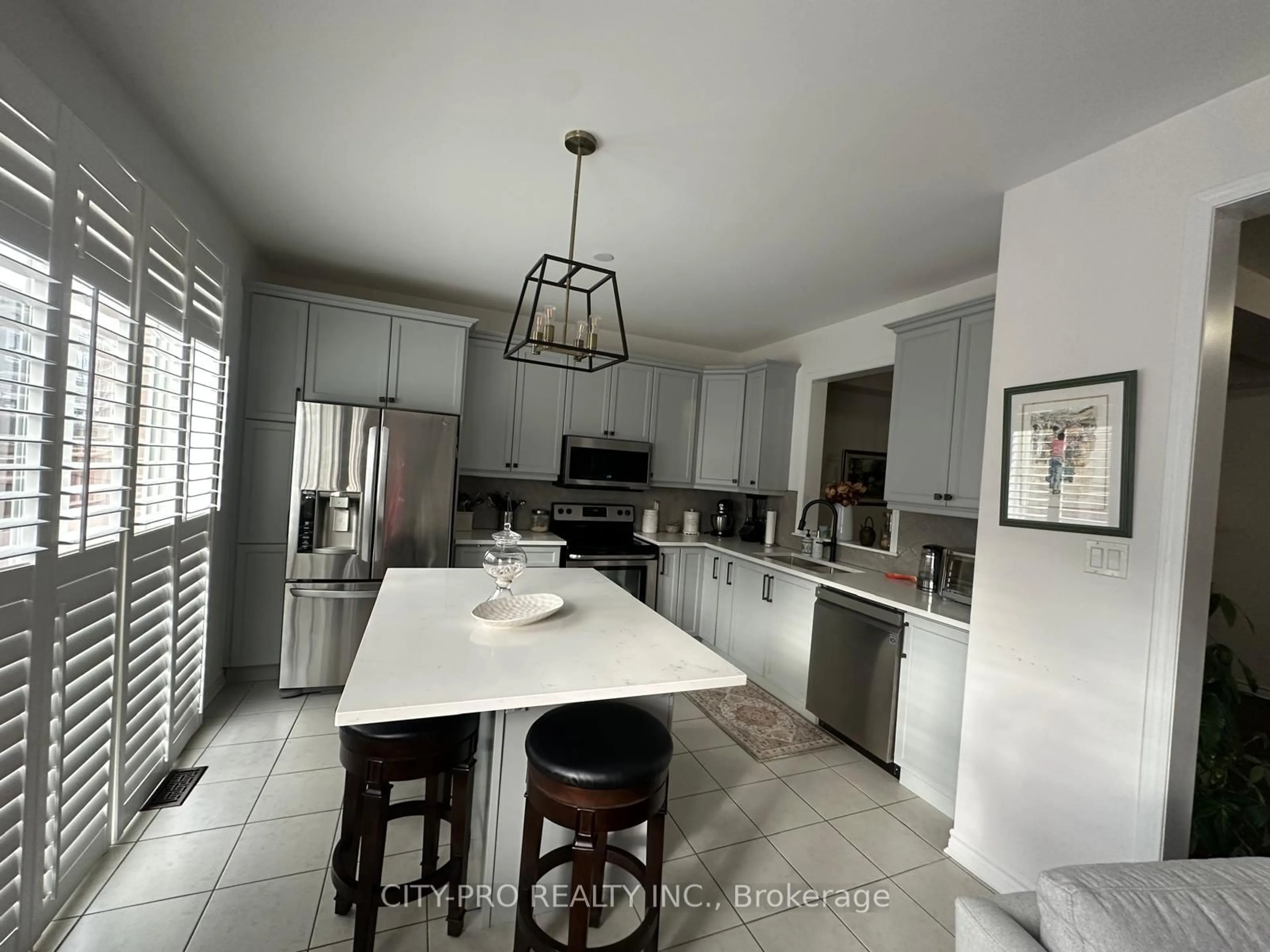 Open concept kitchen, ceramic/tile floor for 439 Etheridge Ave, Milton Ontario L9E 0B3