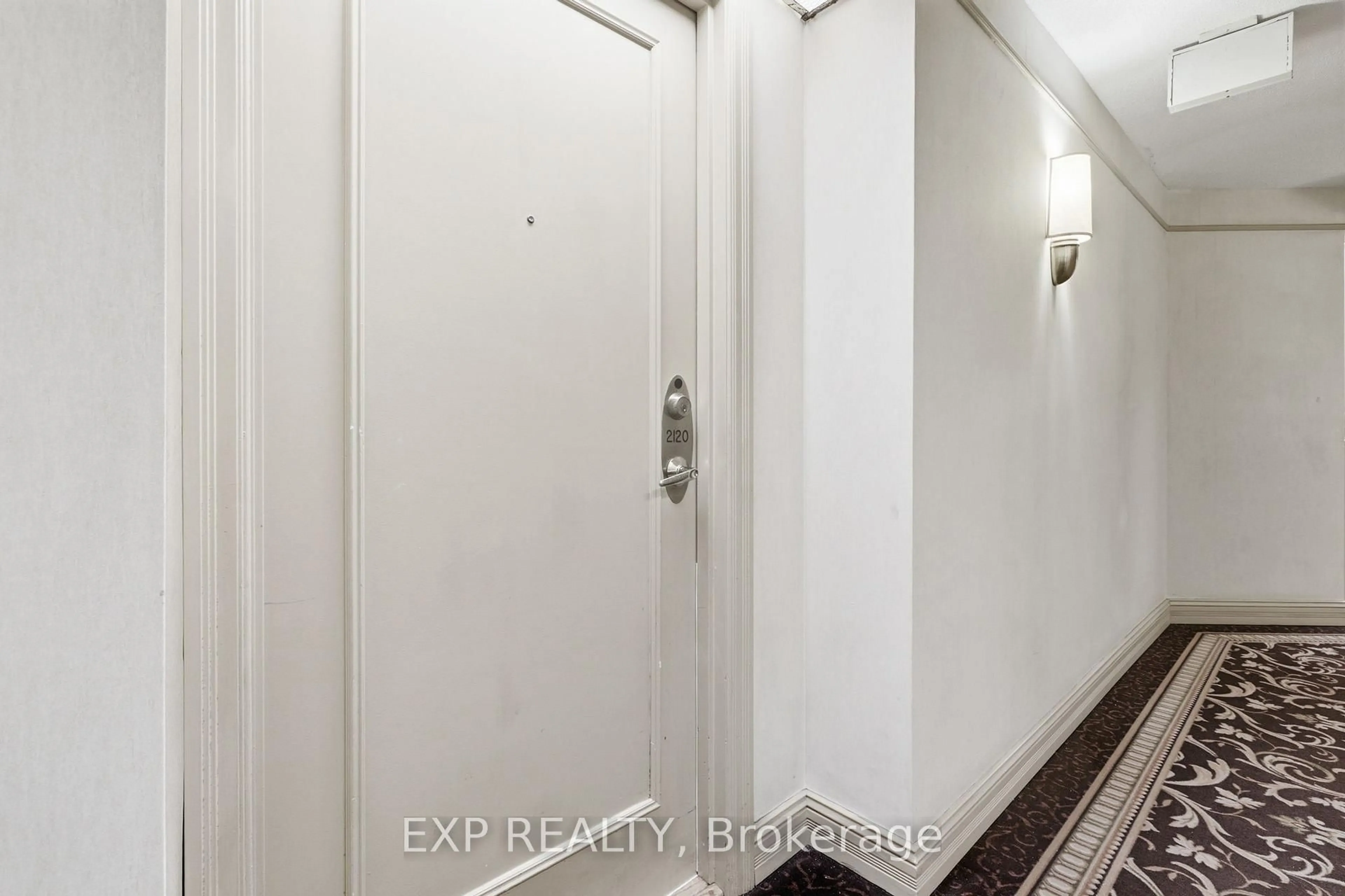Indoor entryway for 25 Kingsbridge Garden Circ #2120, Mississauga Ontario L5R 4B1