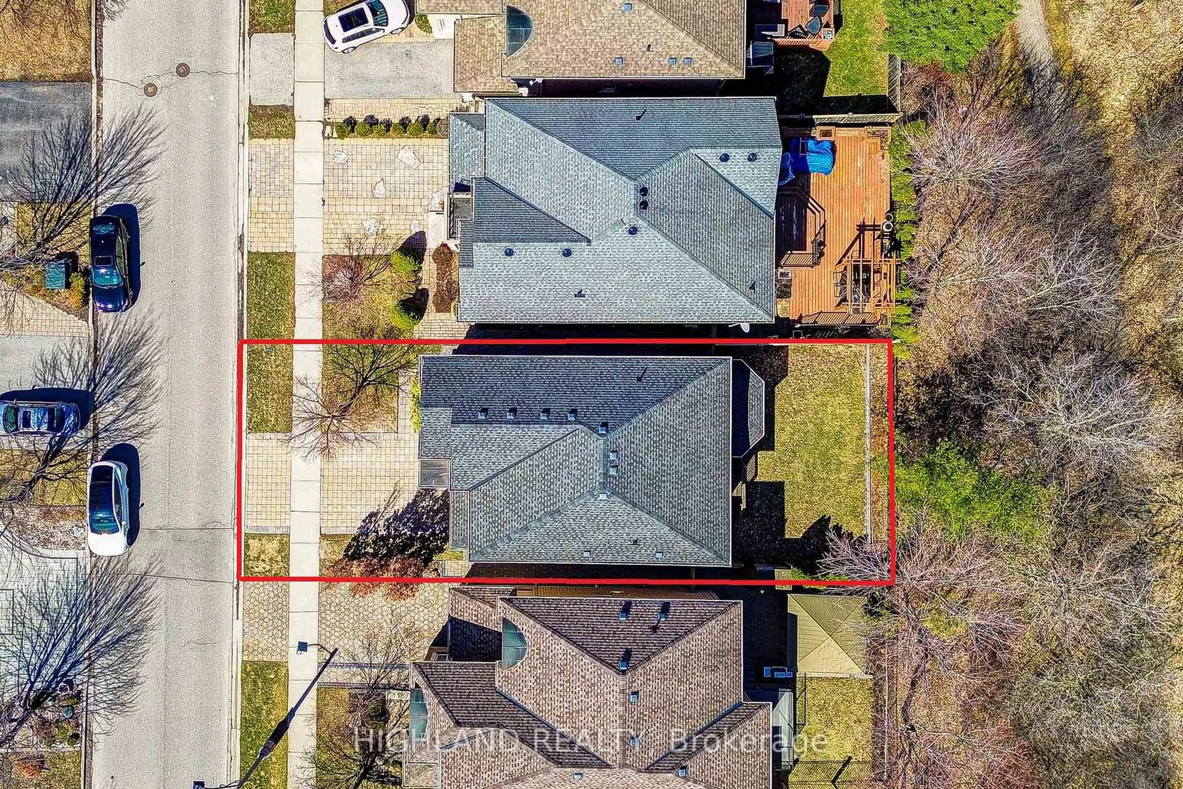 A pic from outside/outdoor area/front of a property/back of a property/a pic from drone, street for 311 Duskywing Way, Oakville Ontario L6L 6X6
