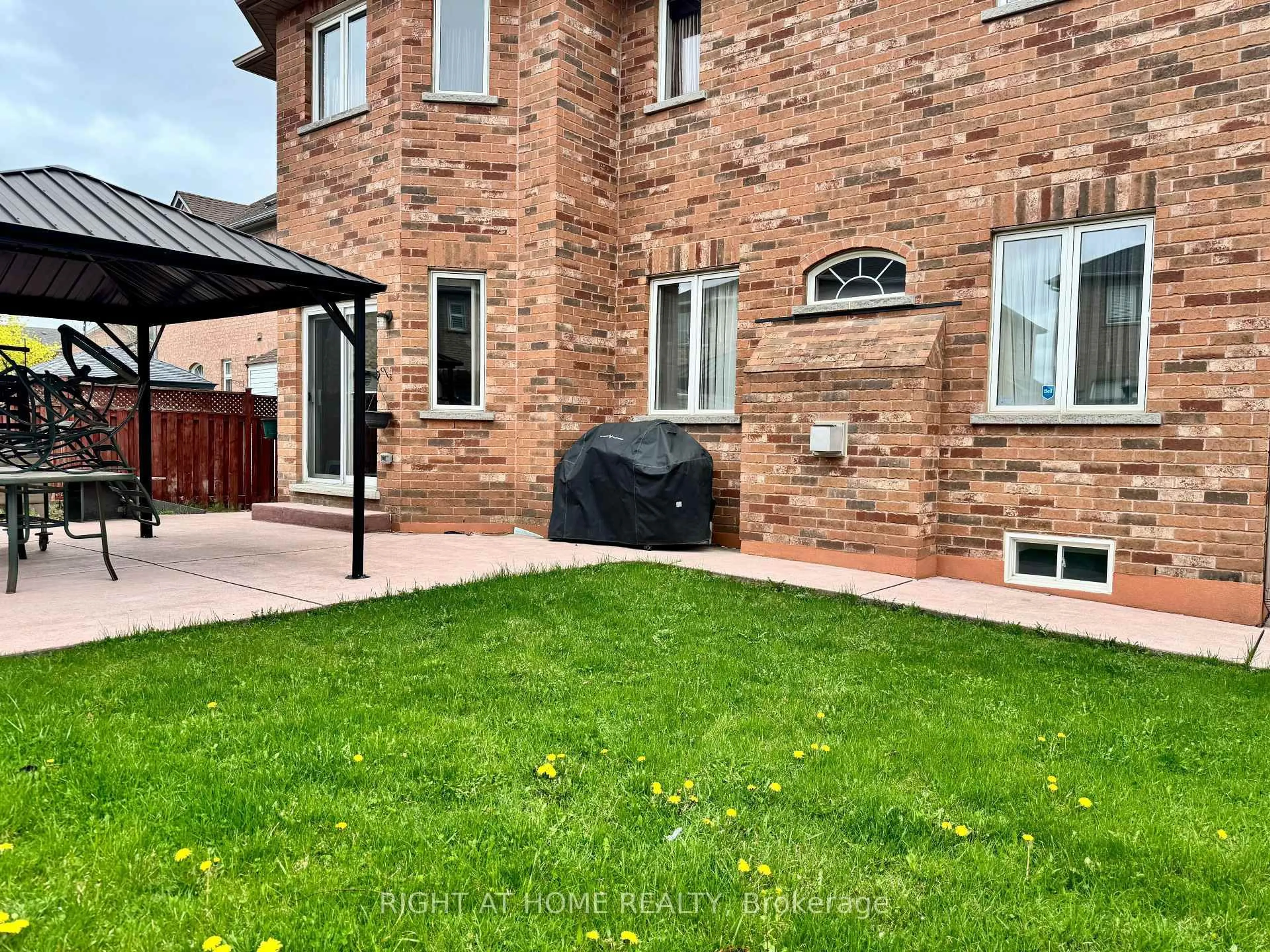 Unknown for 29 Lynnvalley Cres, Brampton Ontario L6P 2E1