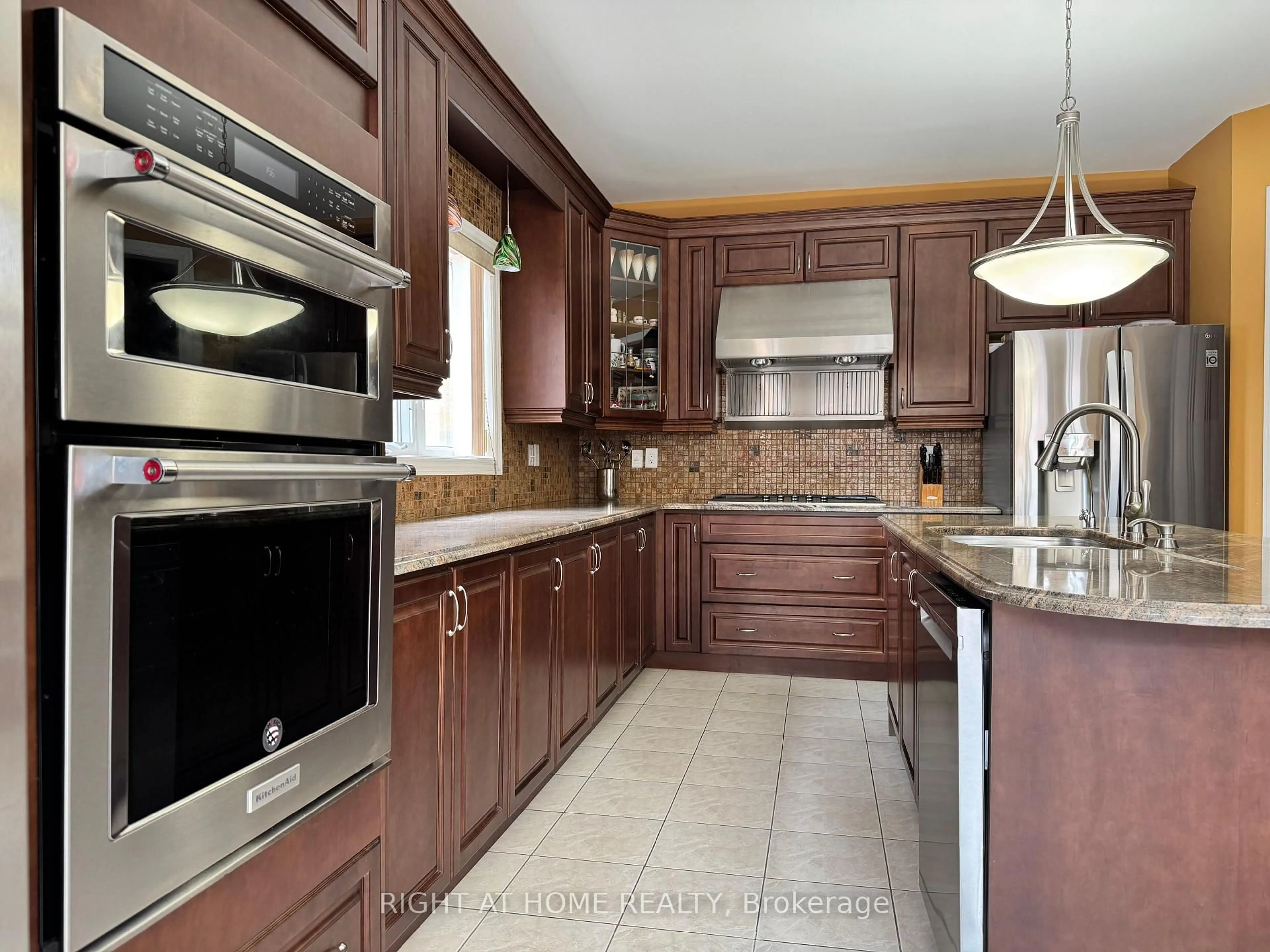 Unknown for 29 Lynnvalley Cres, Brampton Ontario L6P 2E1