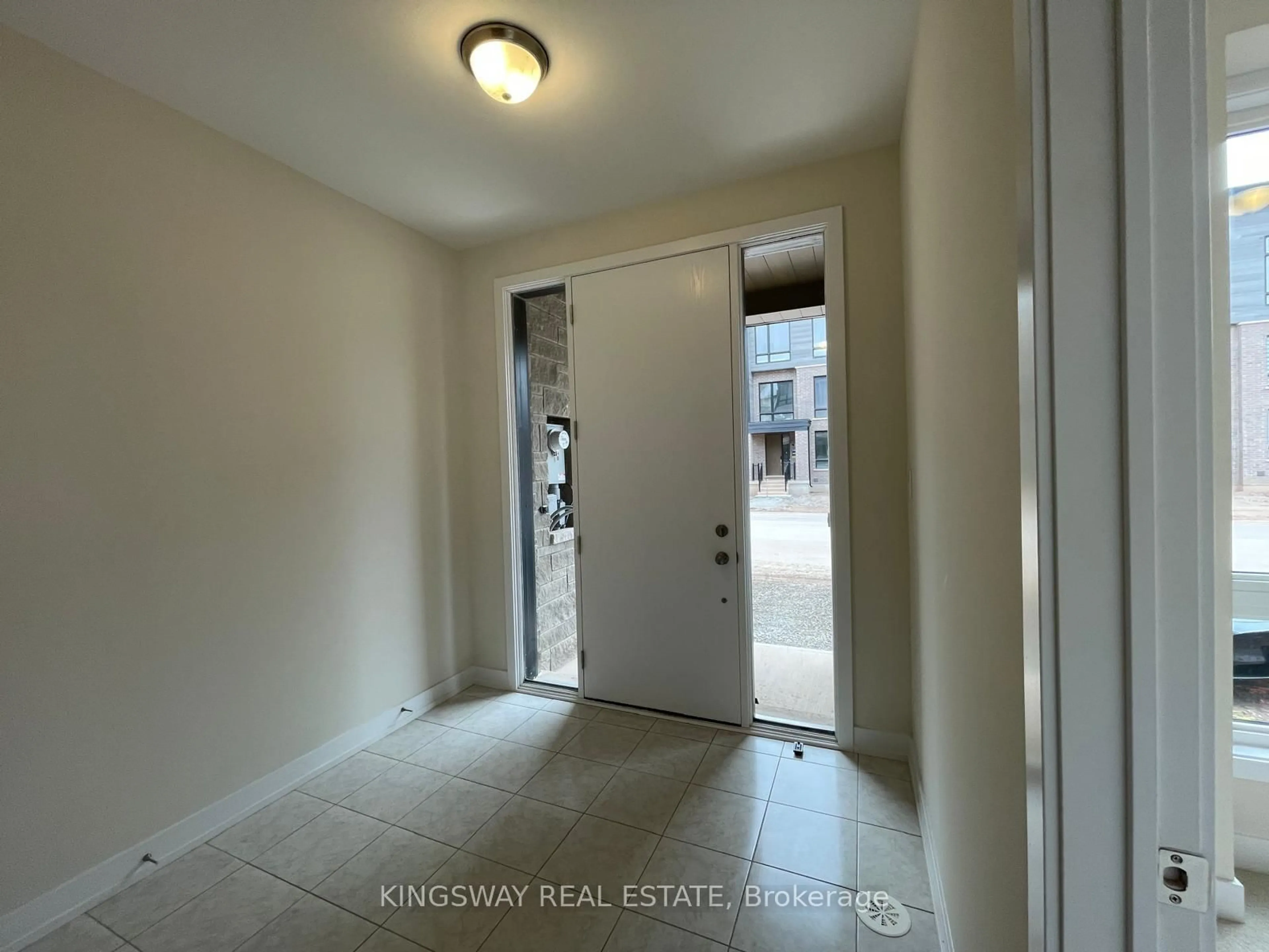 Indoor entryway for 3082 Meadowridge Dr, Oakville Ontario L6H 7Z1