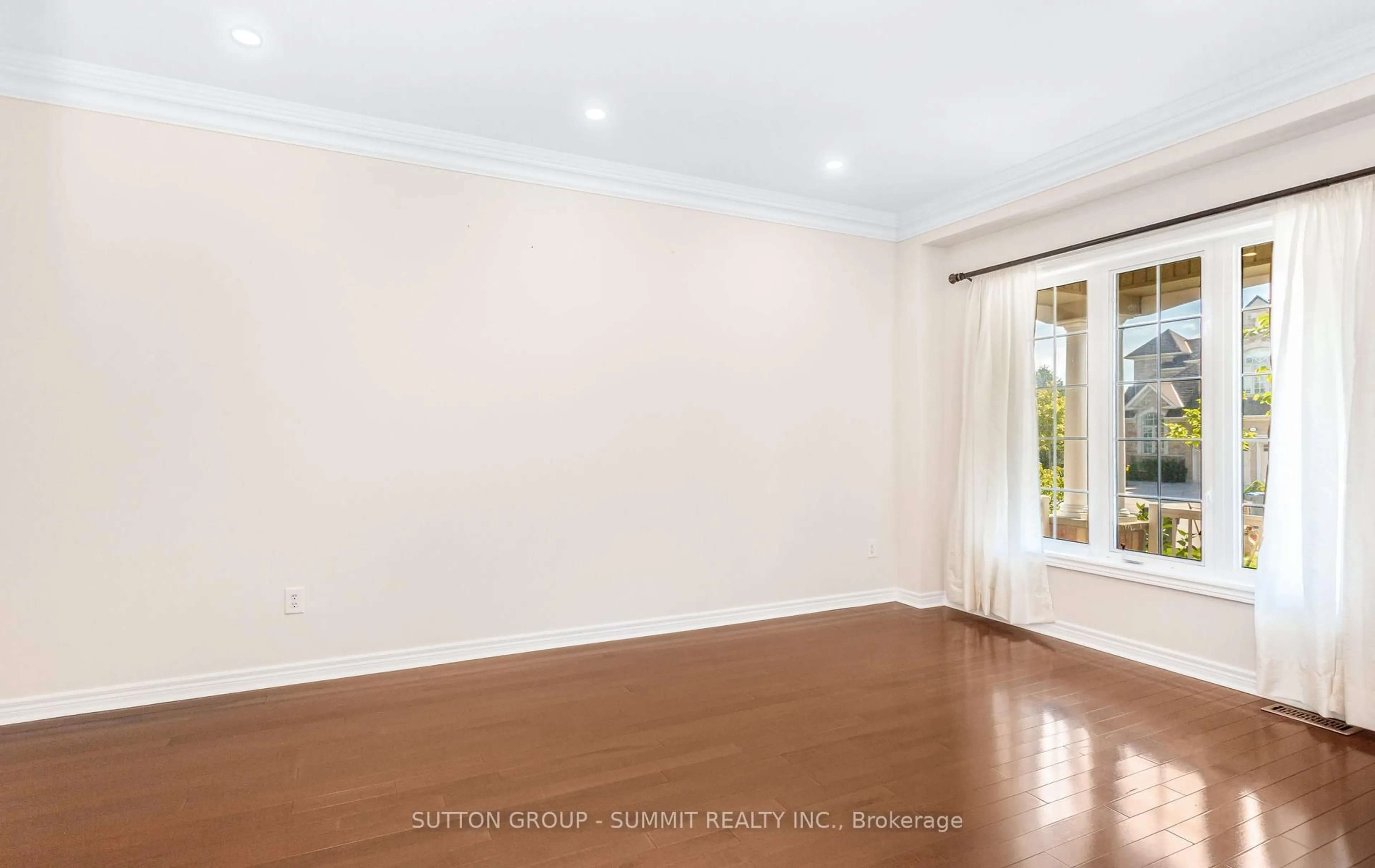 A pic of a room for 3129 Gladish Grve, Mississauga Ontario L5M 0C3