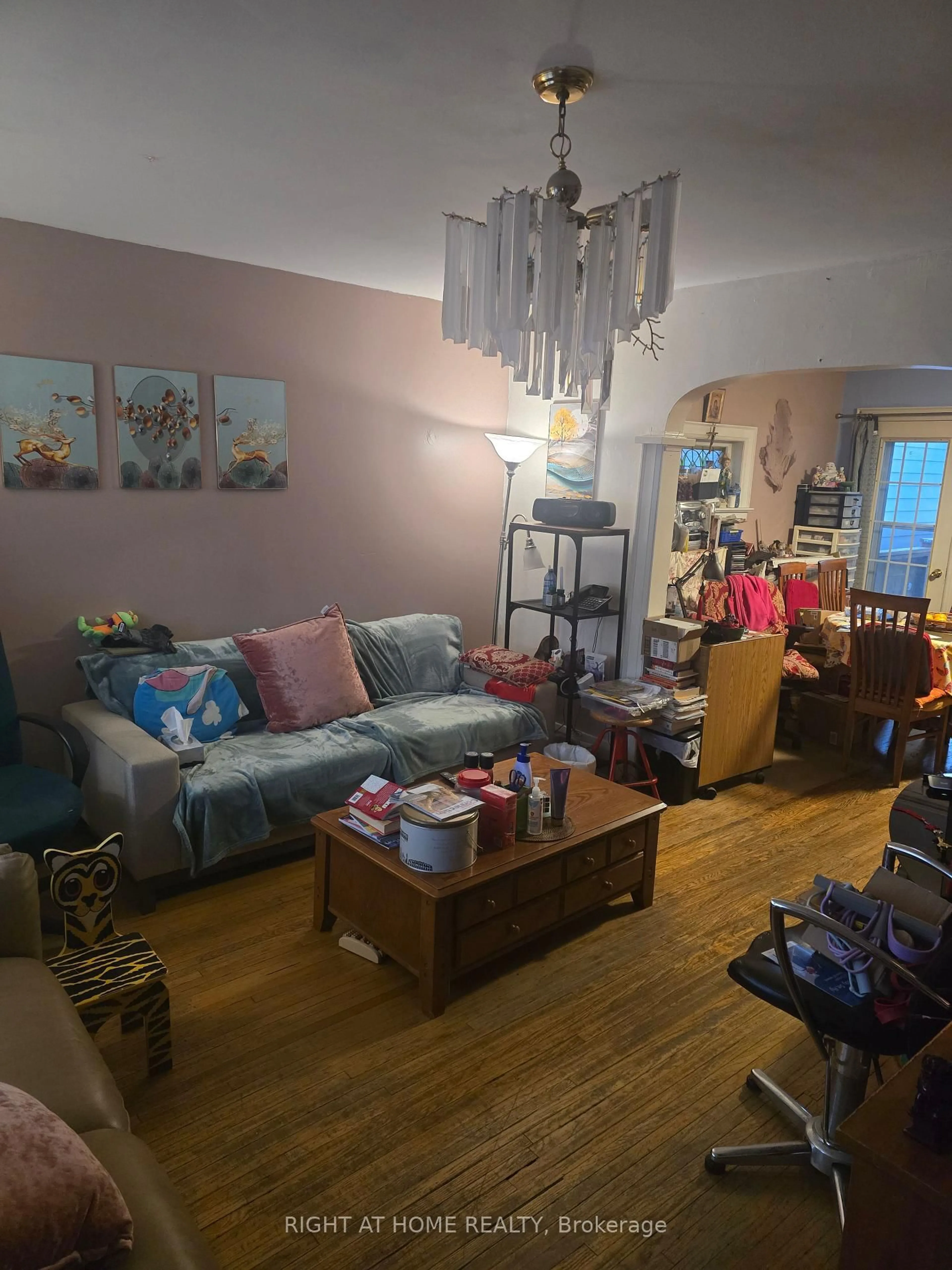 Living room with furniture, floor is not visible for 602 Ridelle Ave, Toronto Ontario M6B 1K9