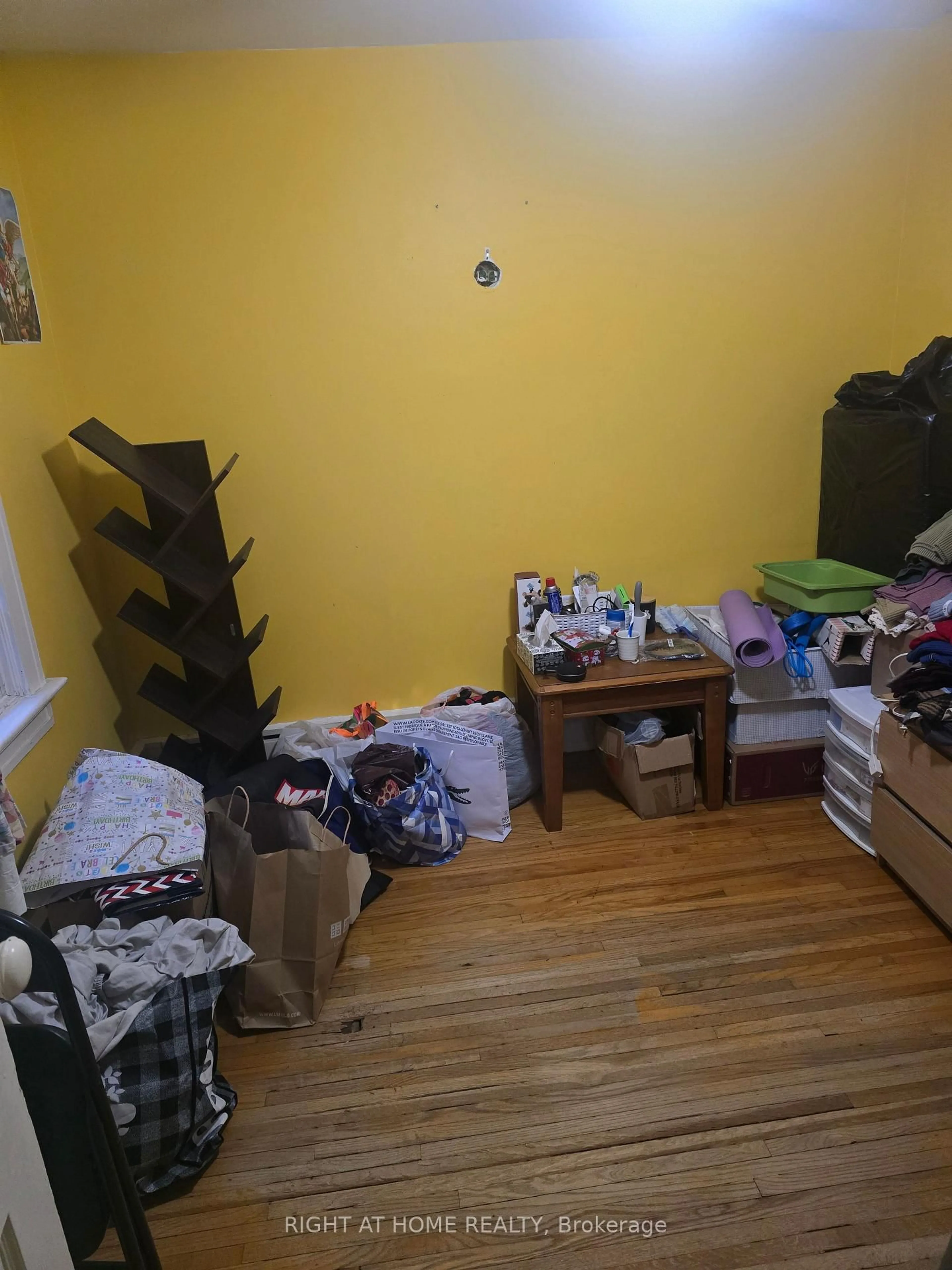 A pic of a room for 602 Ridelle Ave, Toronto Ontario M6B 1K9