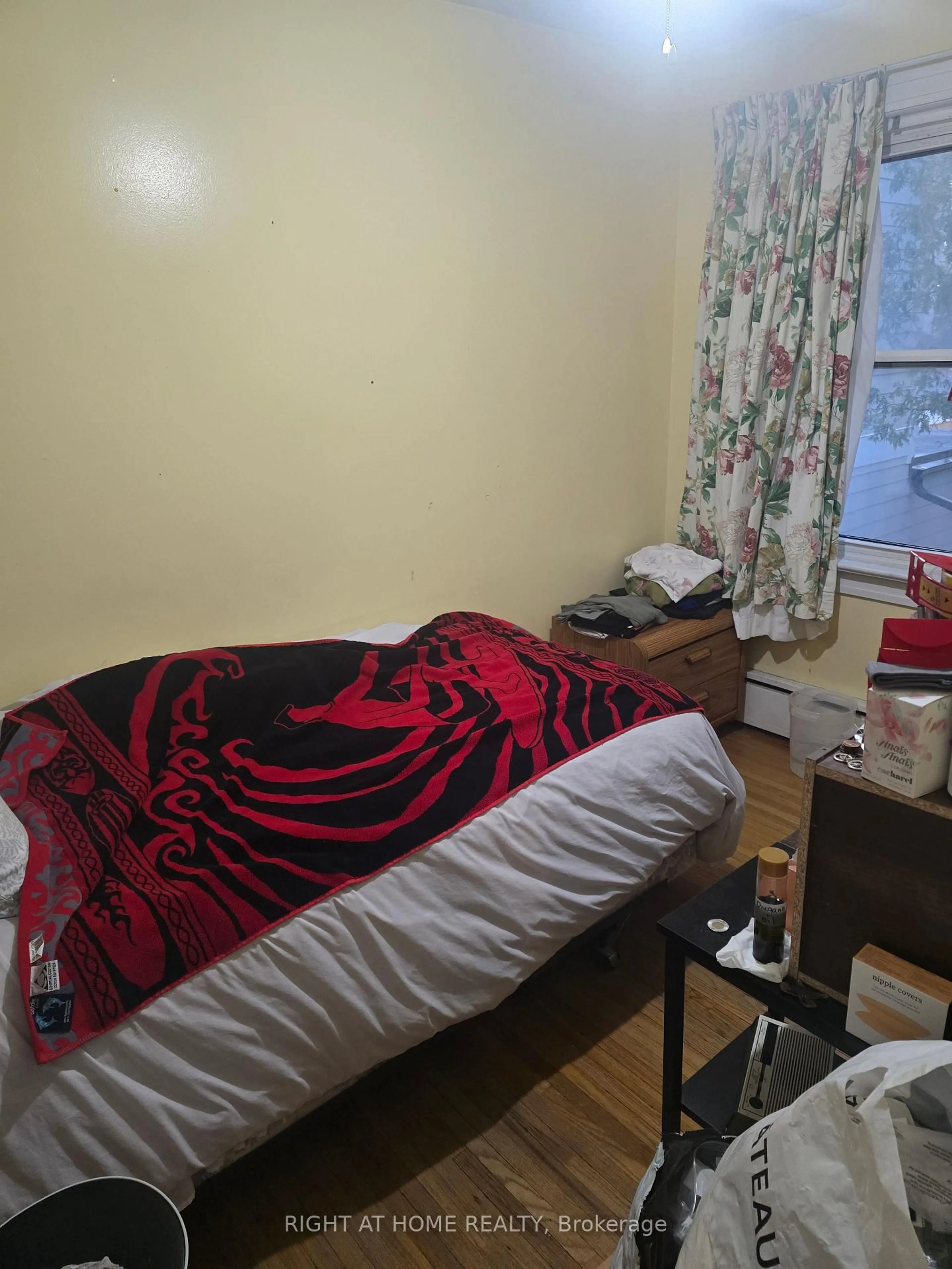 A pic of a room for 602 Ridelle Ave, Toronto Ontario M6B 1K9