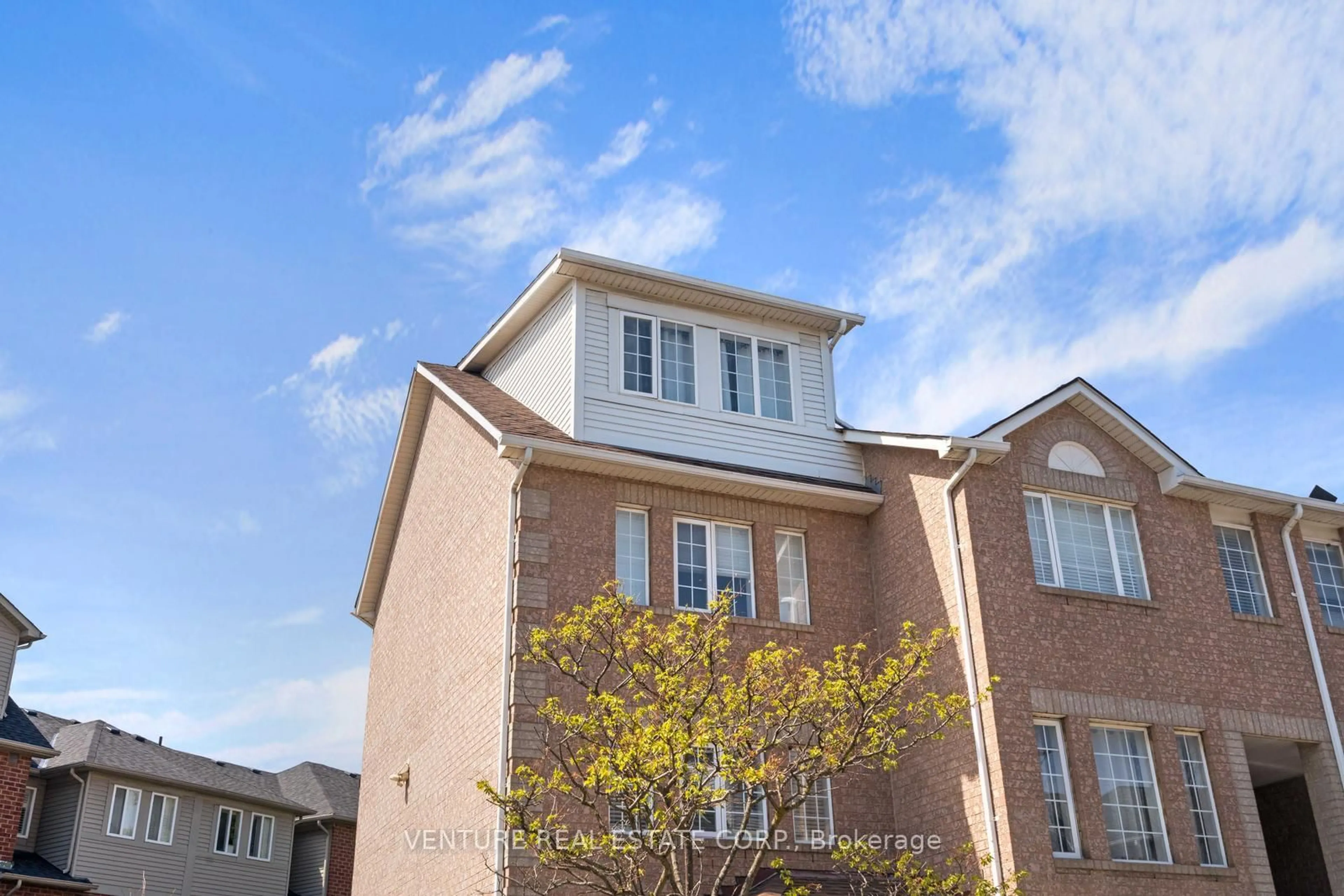 Home with brick exterior material, street for 19 Spadina Rd, Brampton Ontario L6X 4X6
