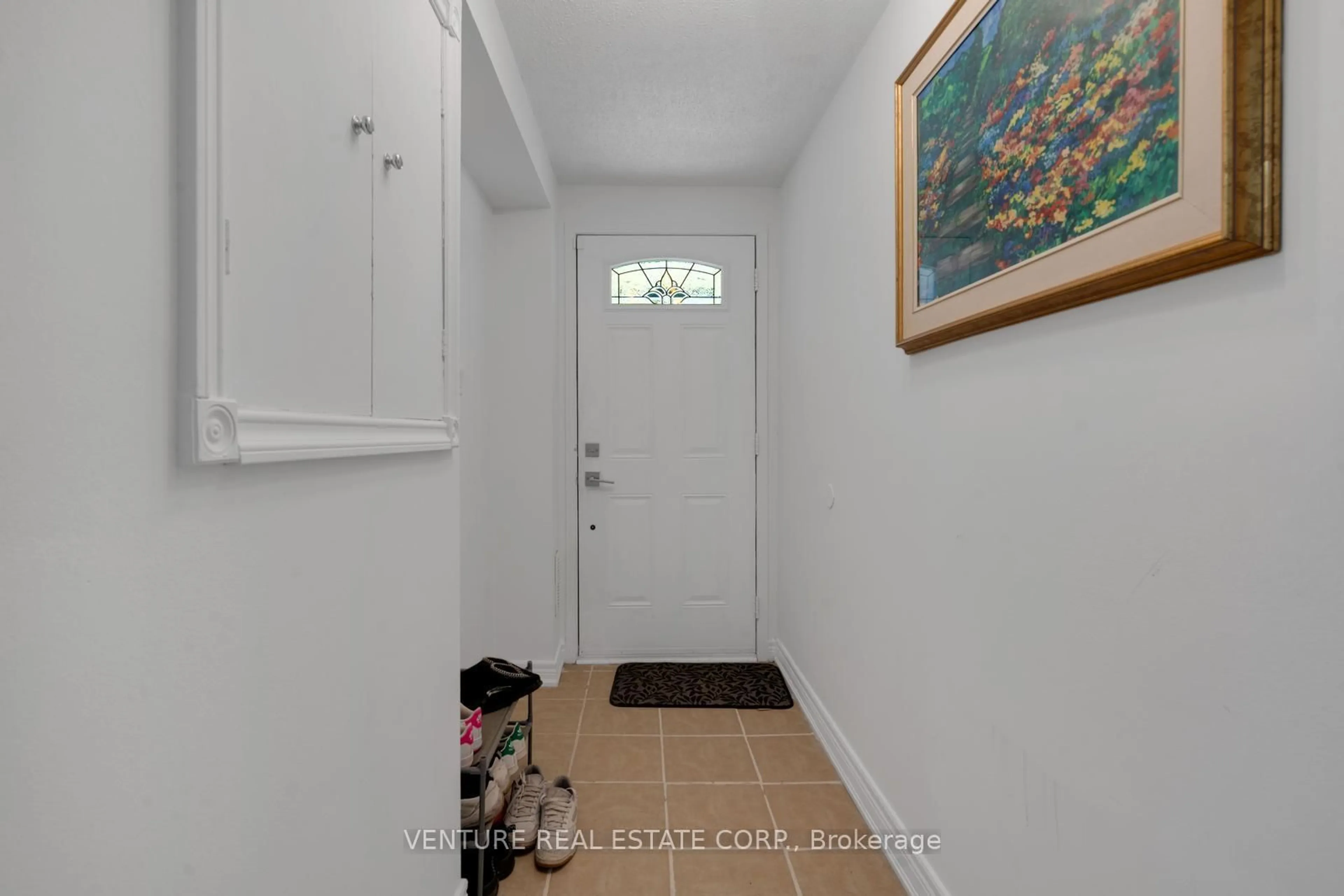 Indoor entryway for 19 Spadina Rd, Brampton Ontario L6X 4X6