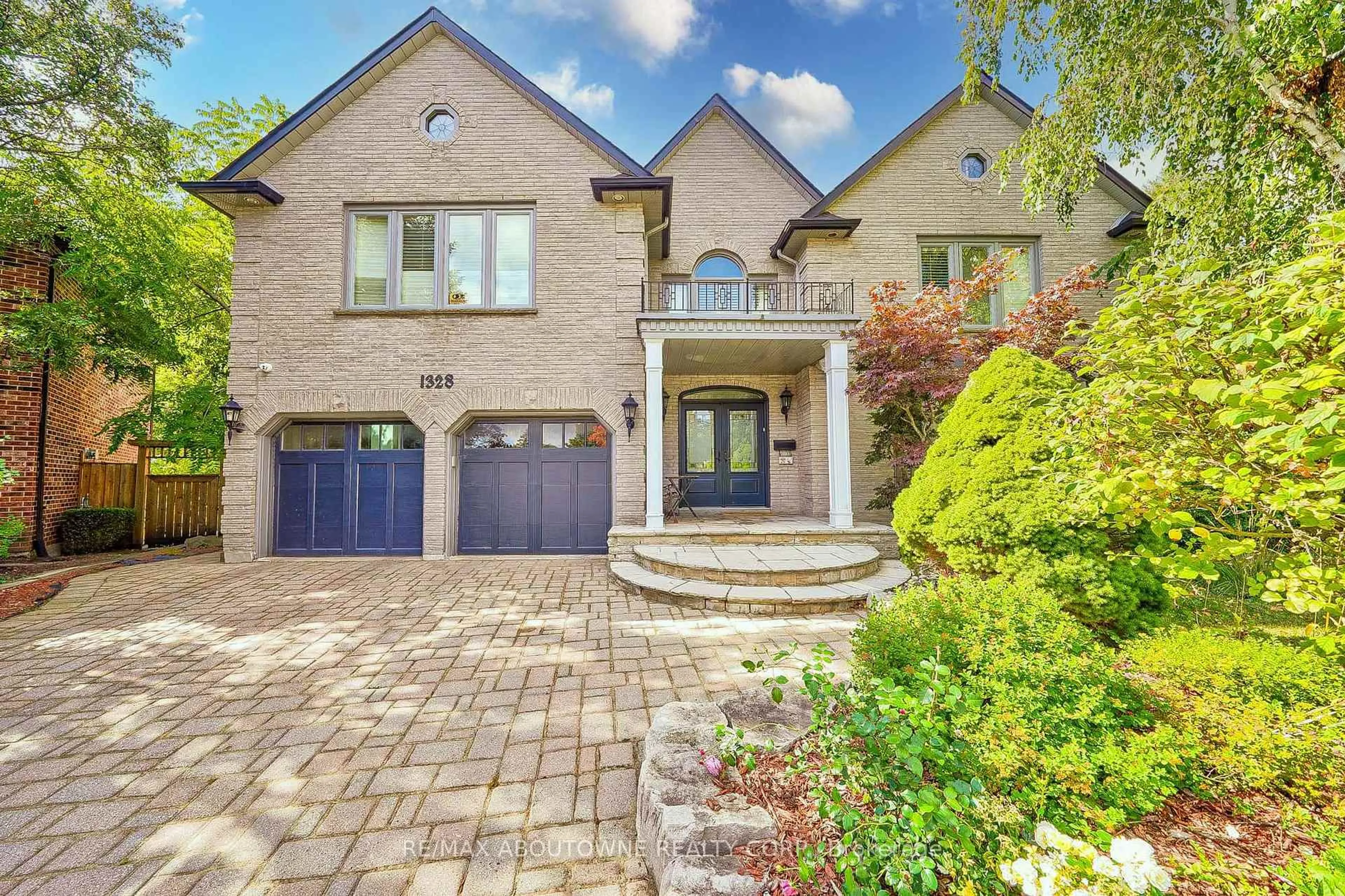 Home with brick exterior material, street for 1328 King Henry Crt, Oakville Ontario L6M 2Y6