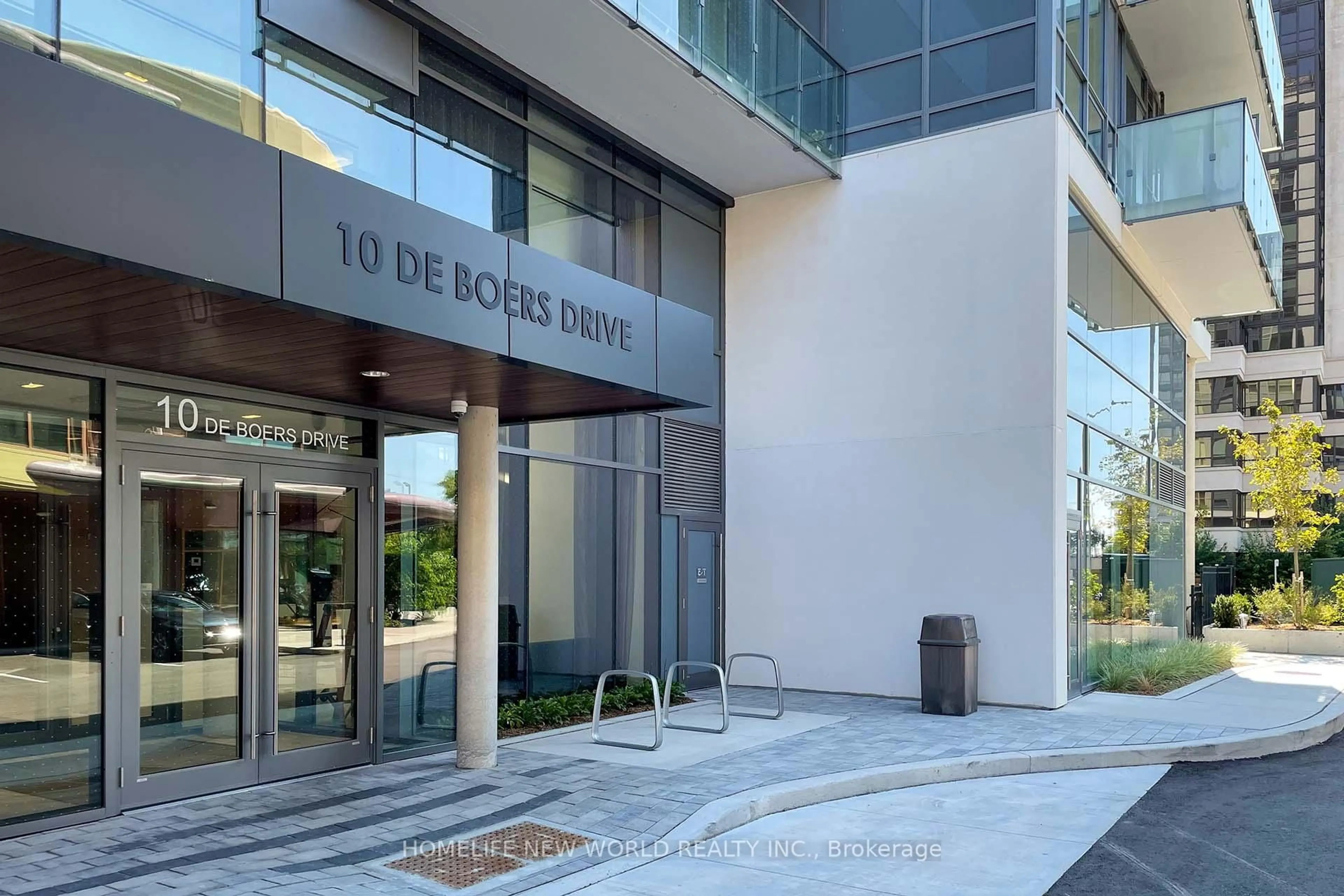 Indoor foyer for 10 De Boers Dr #TH04, Toronto Ontario M3J 0L6
