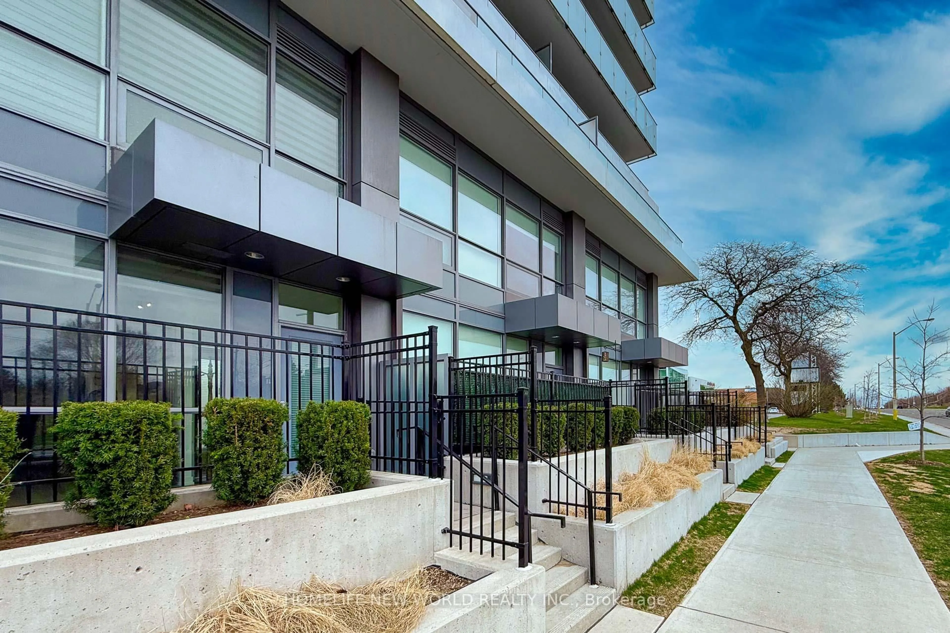 Patio, street for 10 De Boers Dr #TH04, Toronto Ontario M3J 0L6