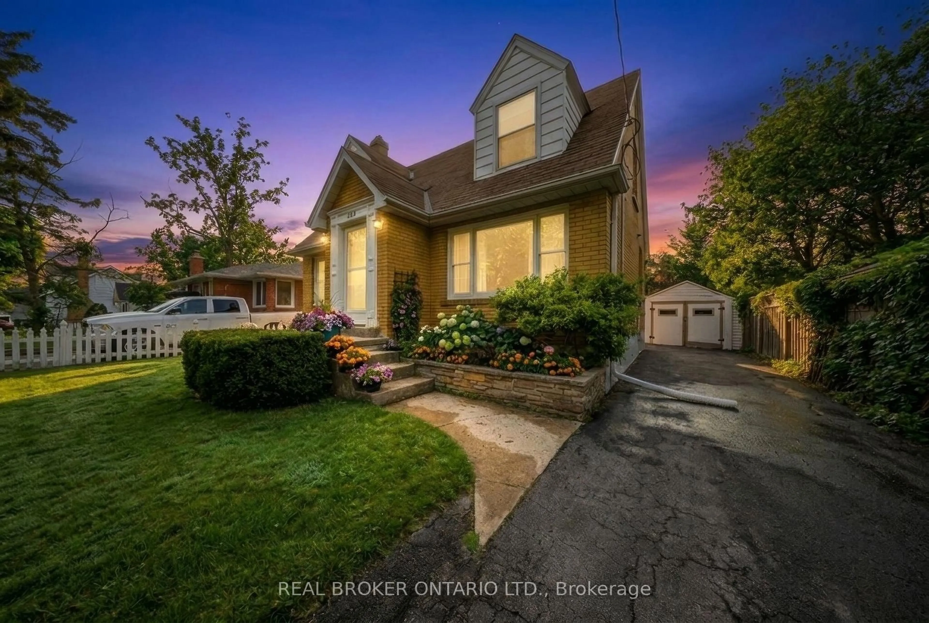 A pic from outside/outdoor area/front of a property/back of a property/a pic from drone, street for 243 Sydney St, Milton Ontario L9T 1E2