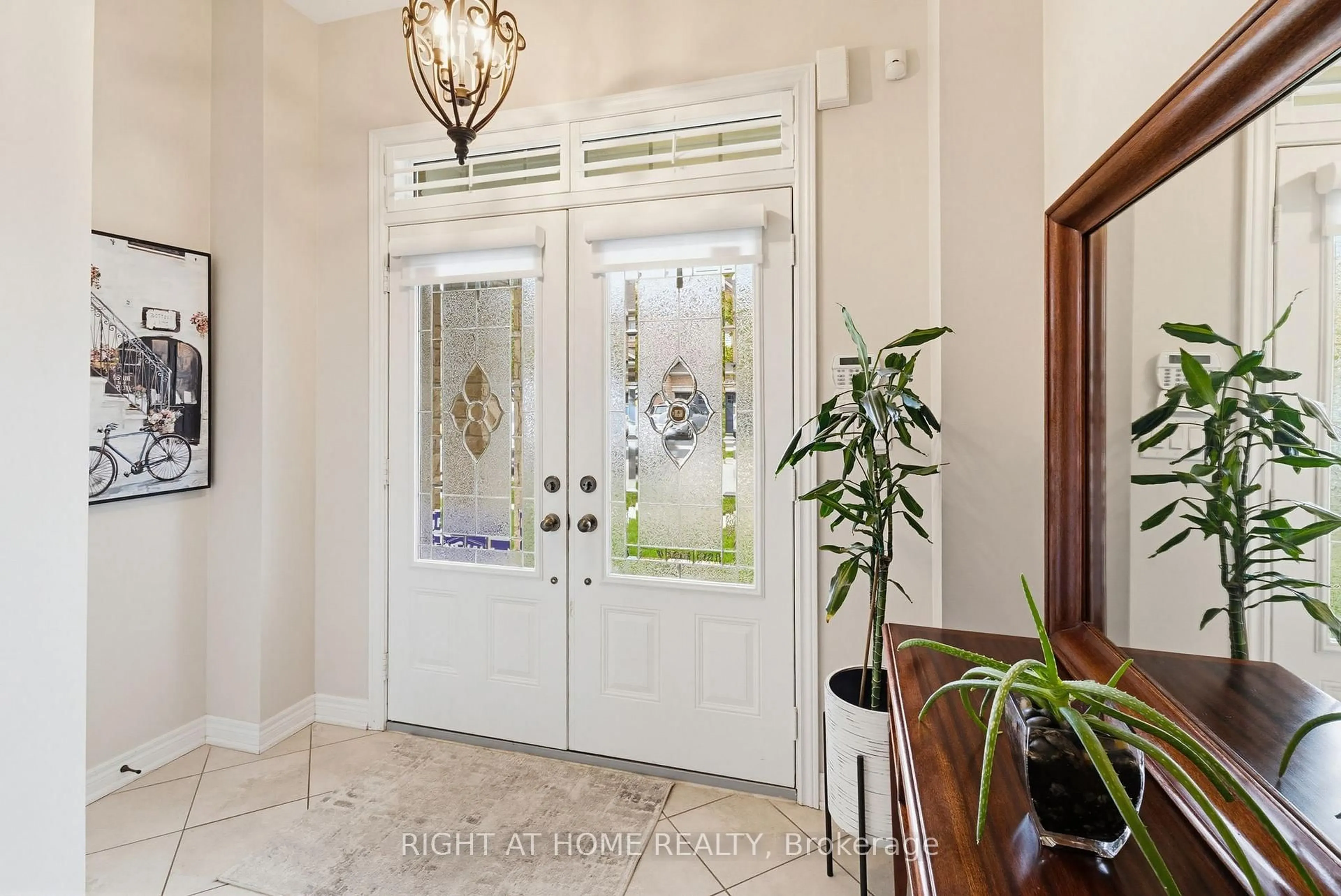 Indoor entryway for 3126 Velebit Park Blvd, Burlington Ontario L7M 0M3