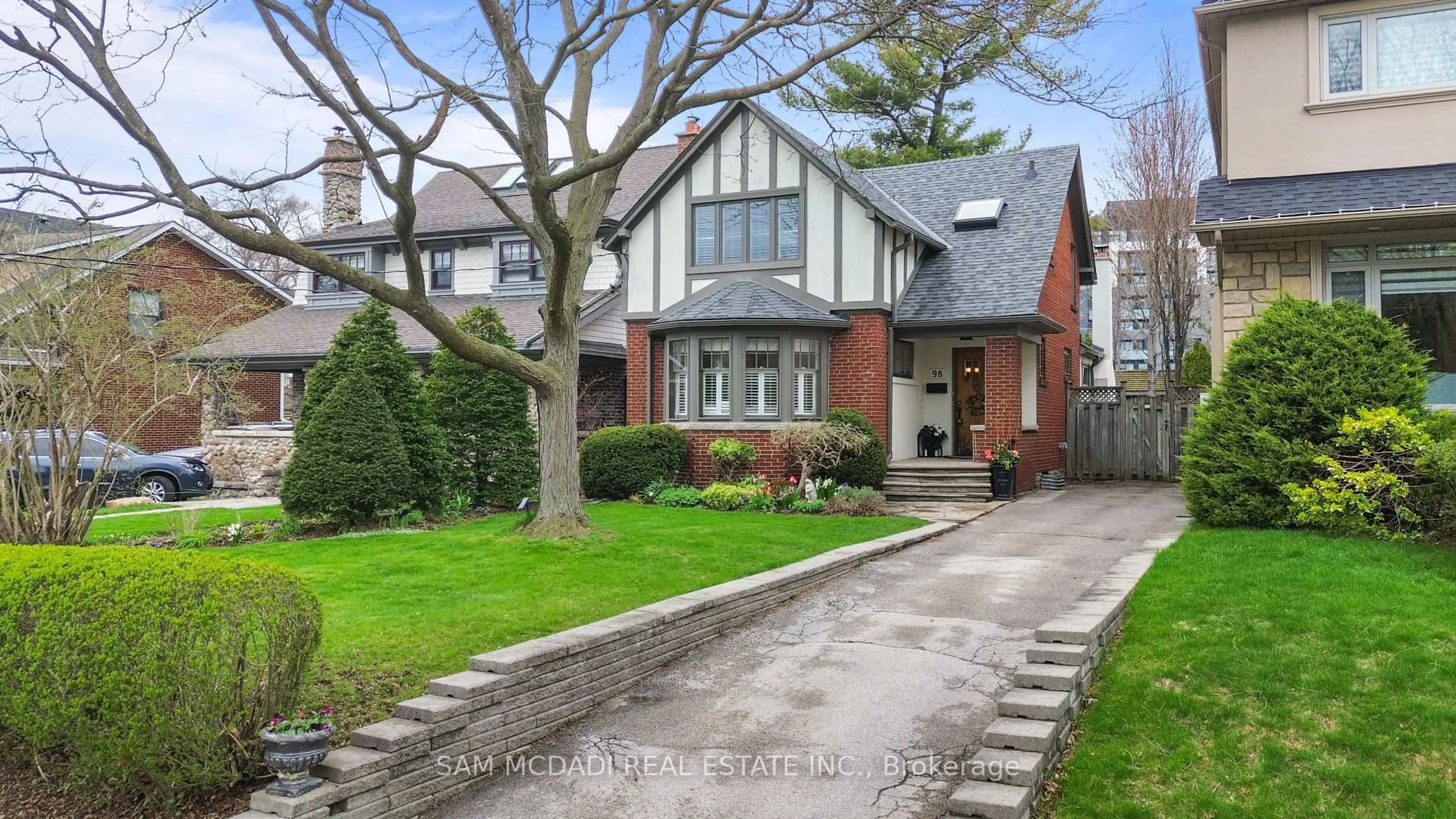 Home with brick exterior material, street for 98 Government Rd, Toronto Ontario M8X 1W5