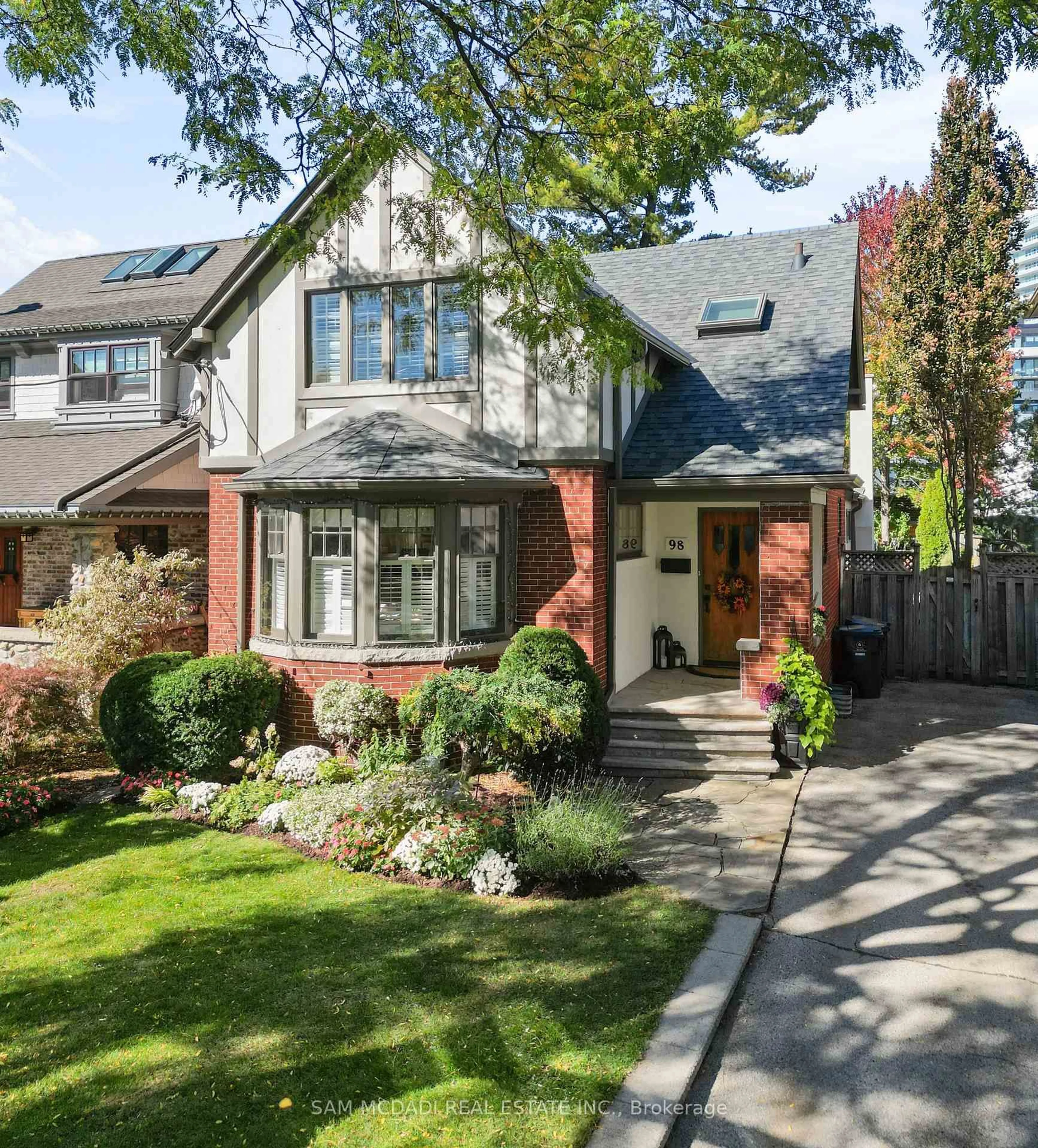 Home with brick exterior material, street for 98 Government Rd, Toronto Ontario M8X 1W5