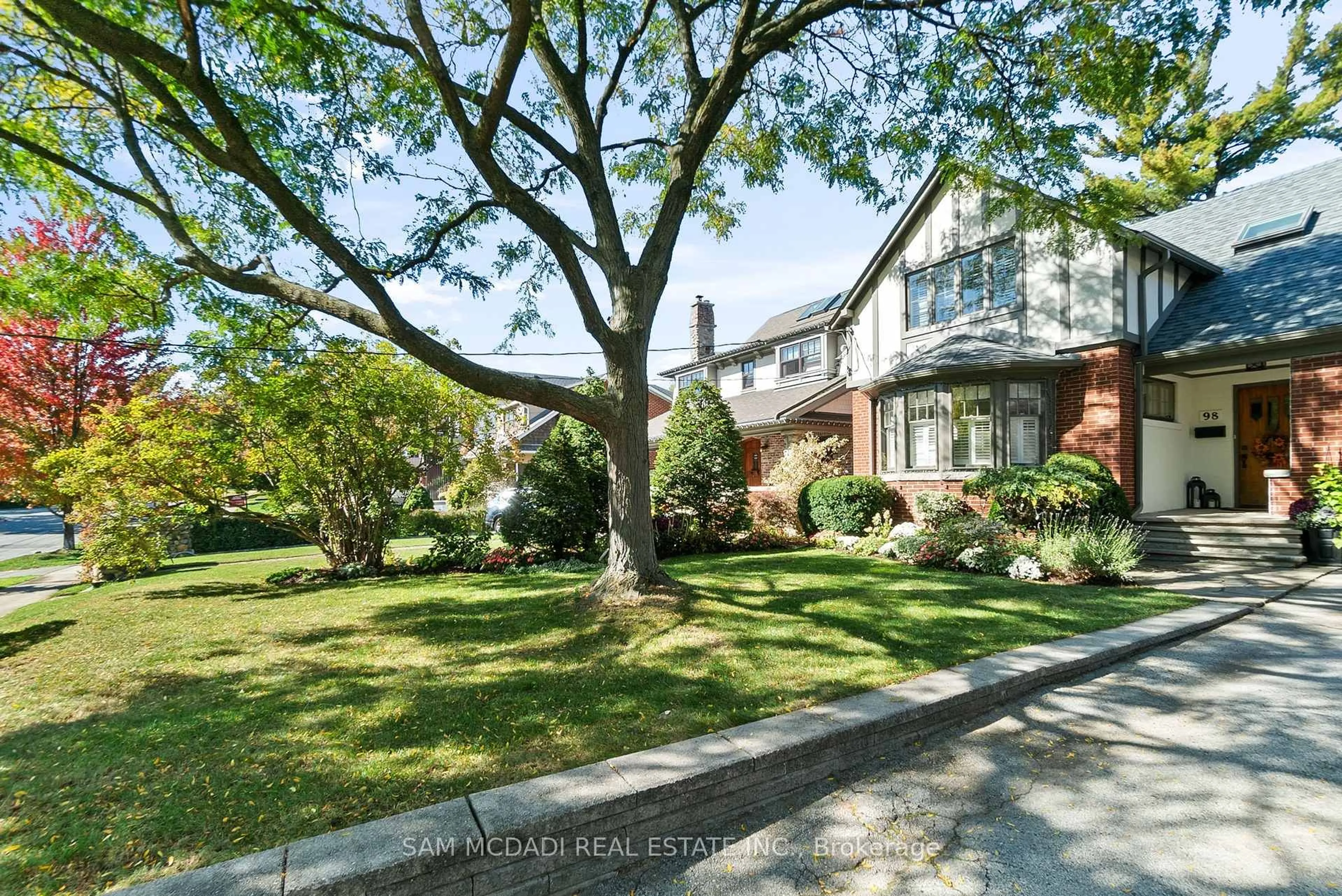 Home with brick exterior material, street for 98 Government Rd, Toronto Ontario M8X 1W5