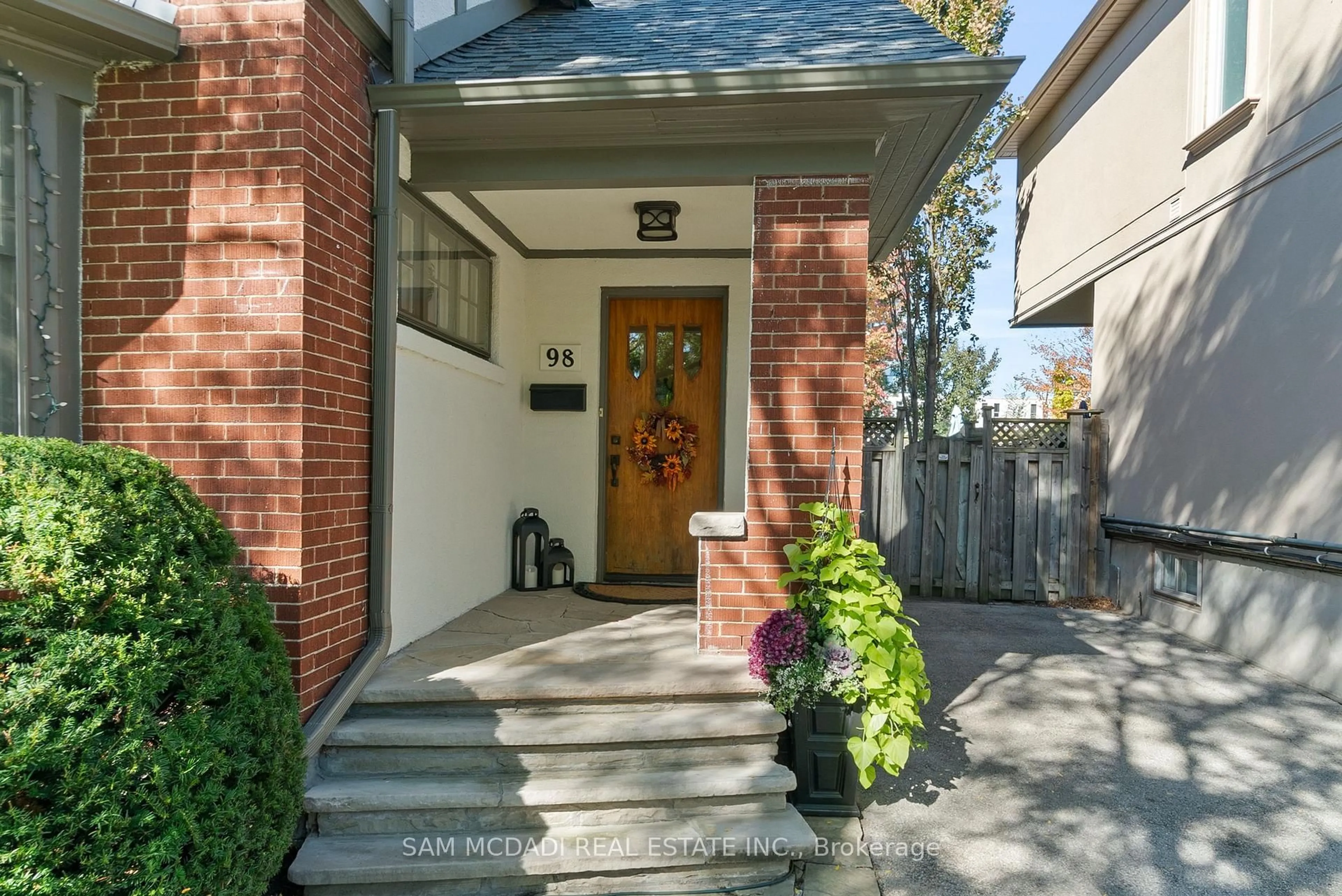 Unknown for 98 Government Rd, Toronto Ontario M8X 1W5