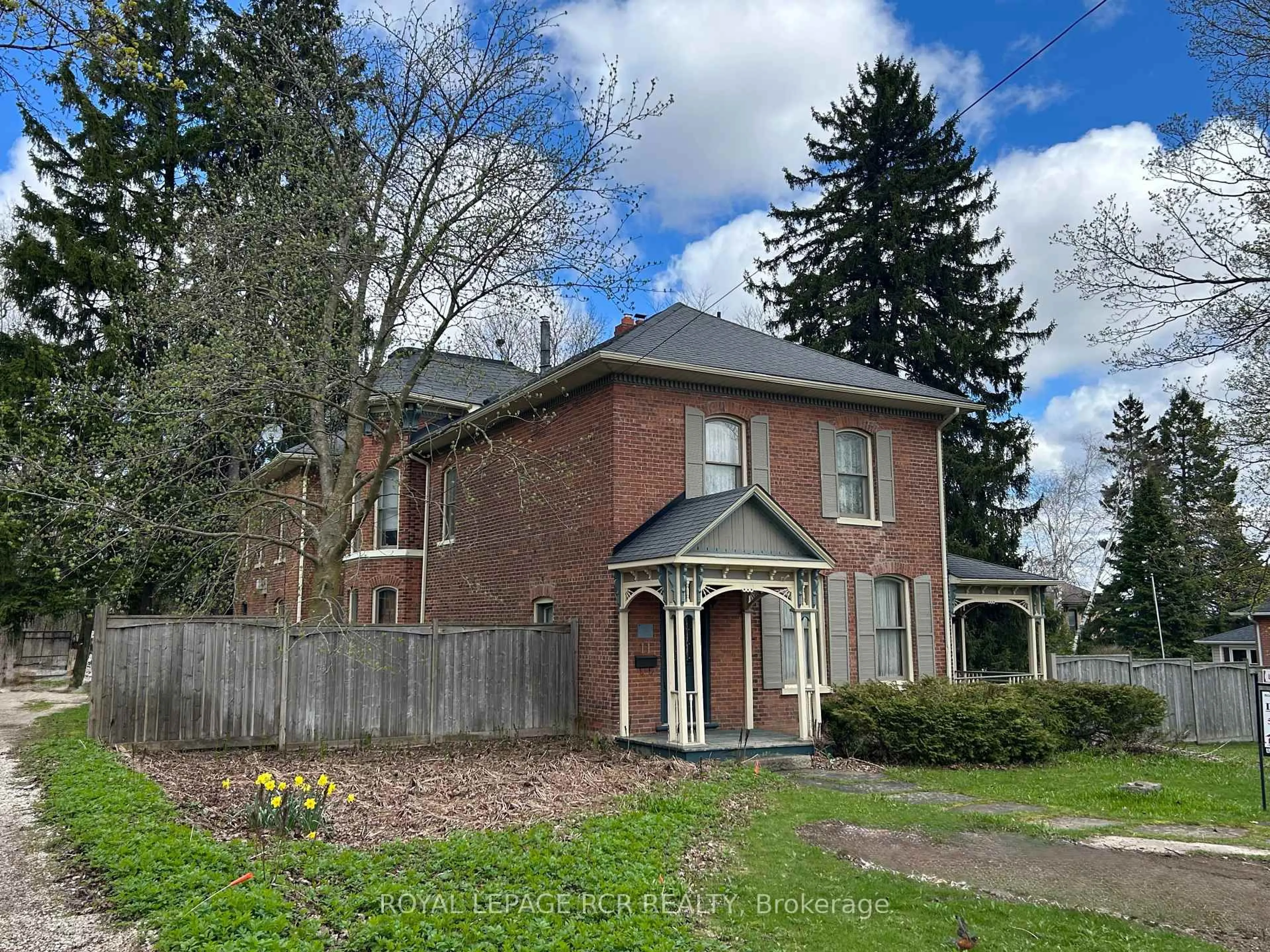 Home with brick exterior material, street for 11 Third Ave, Orangeville Ontario L9W 1G8