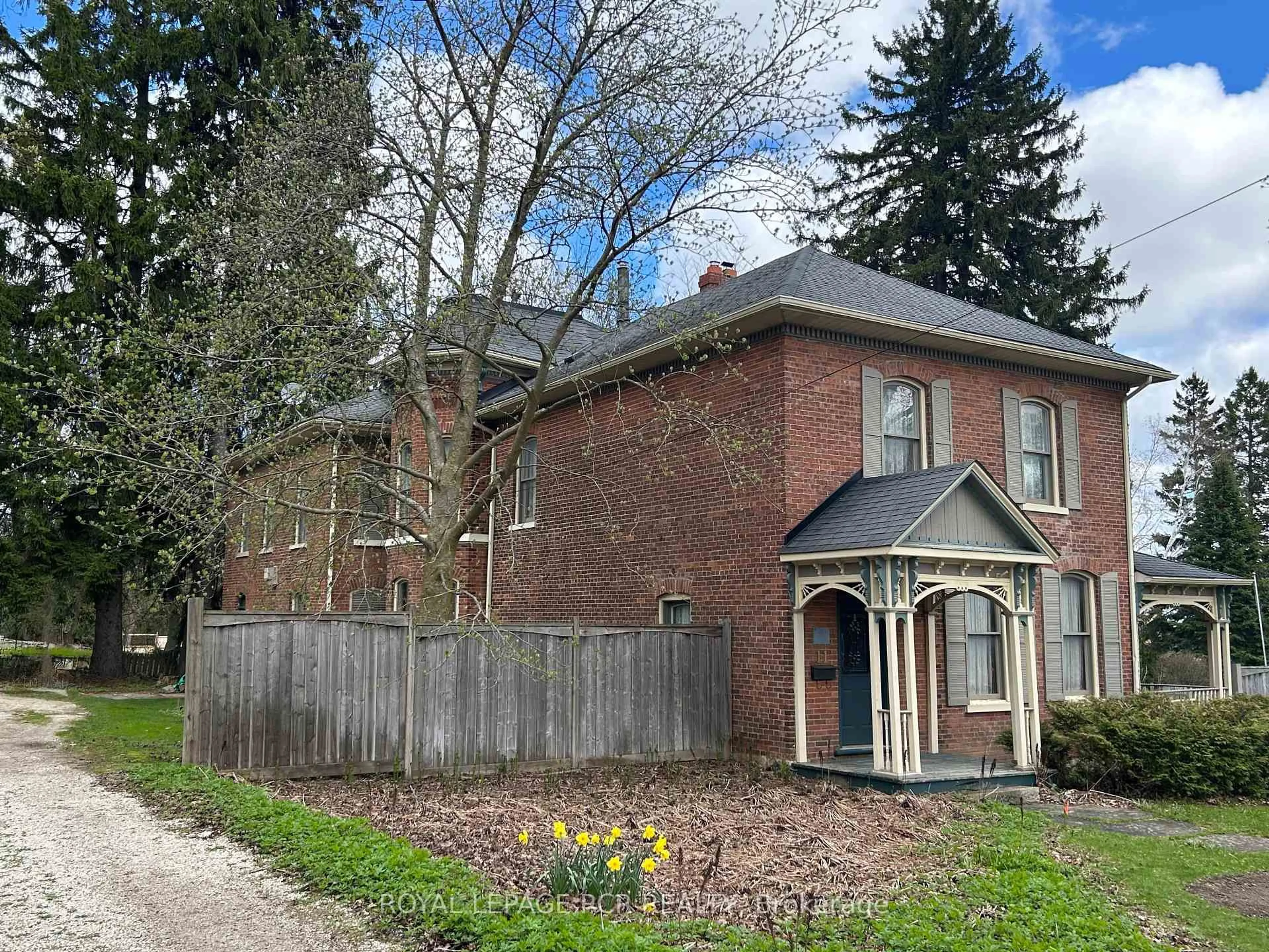 Home with brick exterior material, street for 11 Third Ave, Orangeville Ontario L9W 1G8