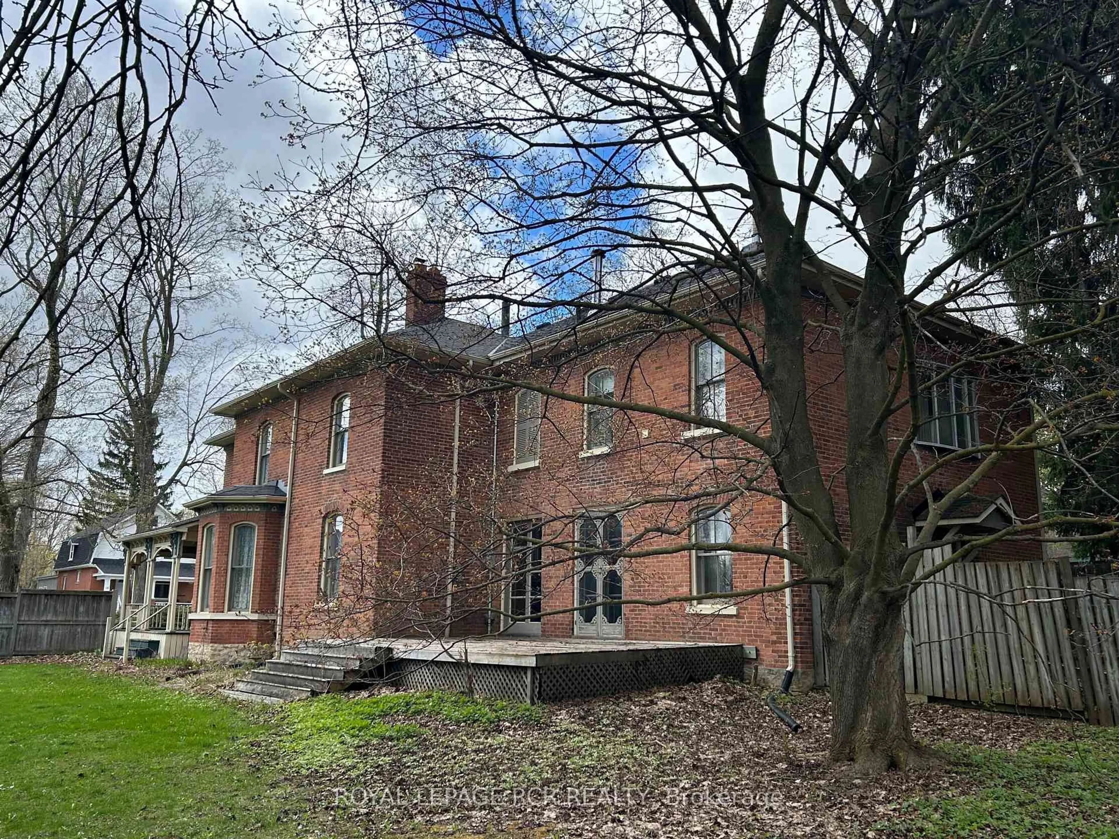 Home with brick exterior material, building for 11 Third Ave, Orangeville Ontario L9W 1G8