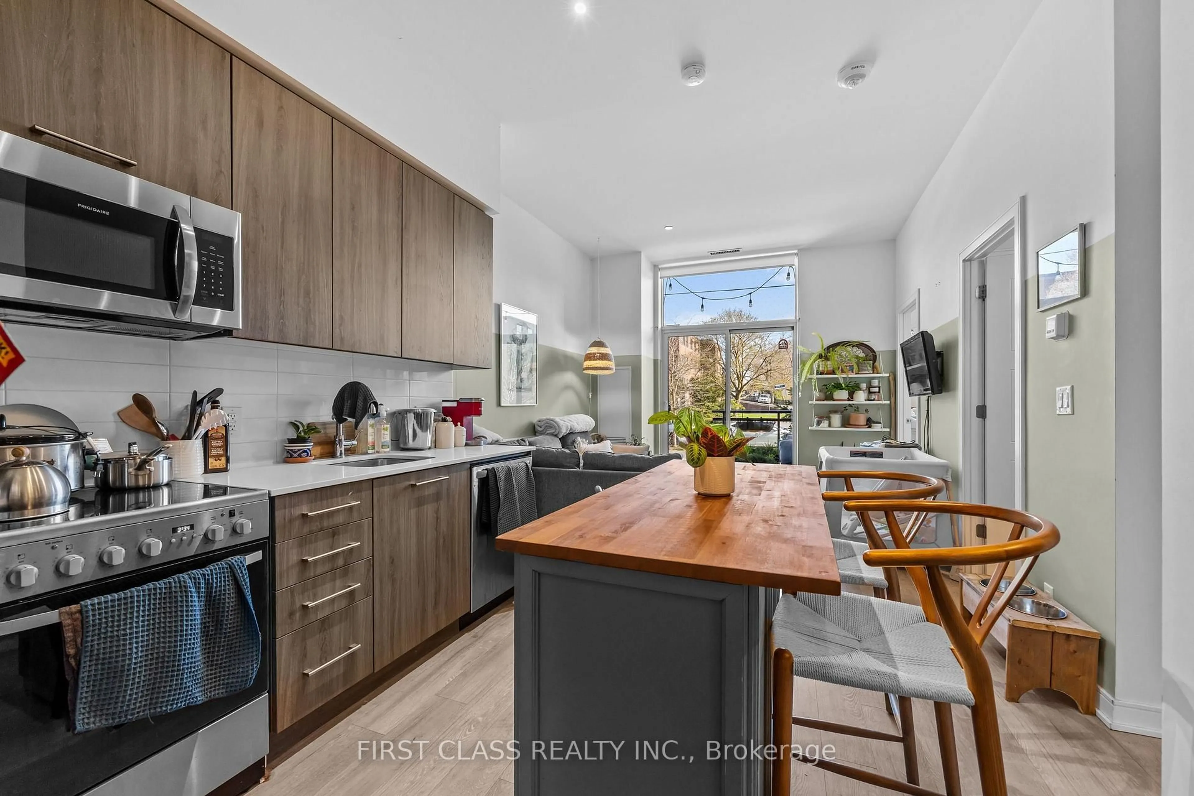 Open concept kitchen, unknown for 1 Neighbourhood Lane #110, Toronto Ontario M8Y 0C2
