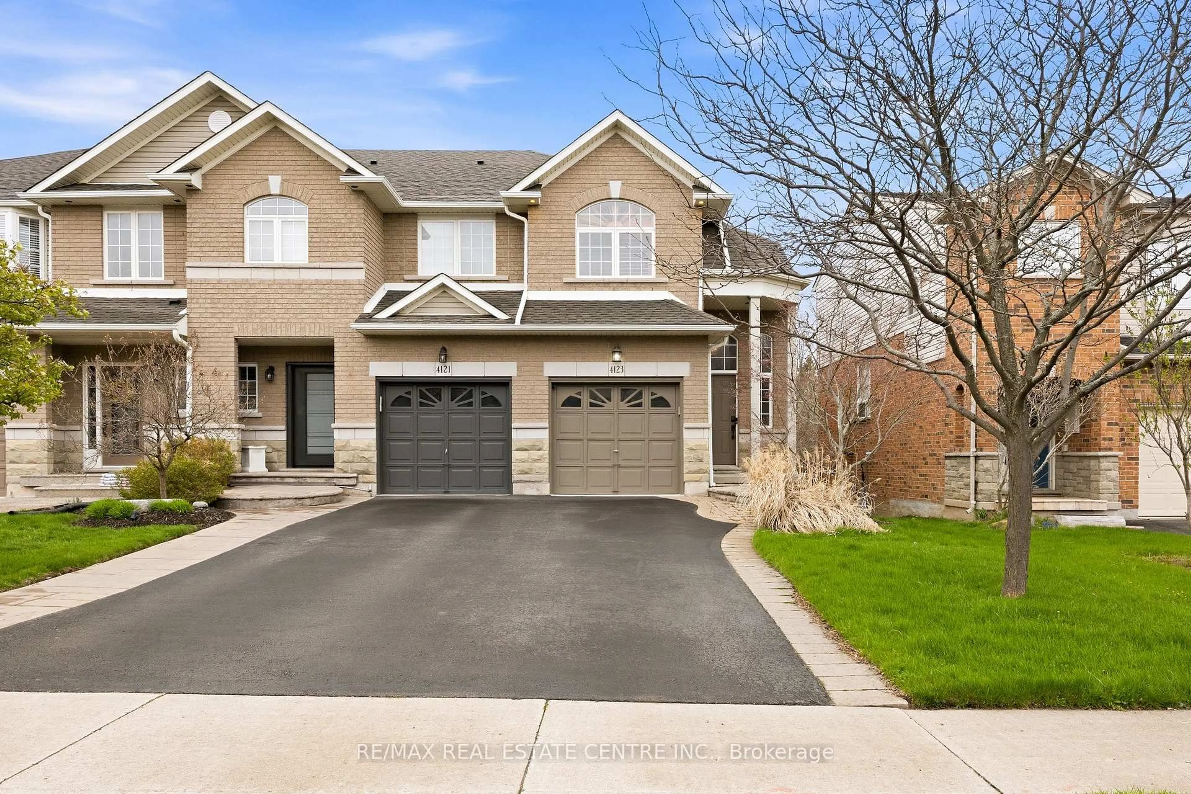 Home with brick exterior material, street for 4123 MEDLAND Dr, Burlington Ontario L7M 4Z7