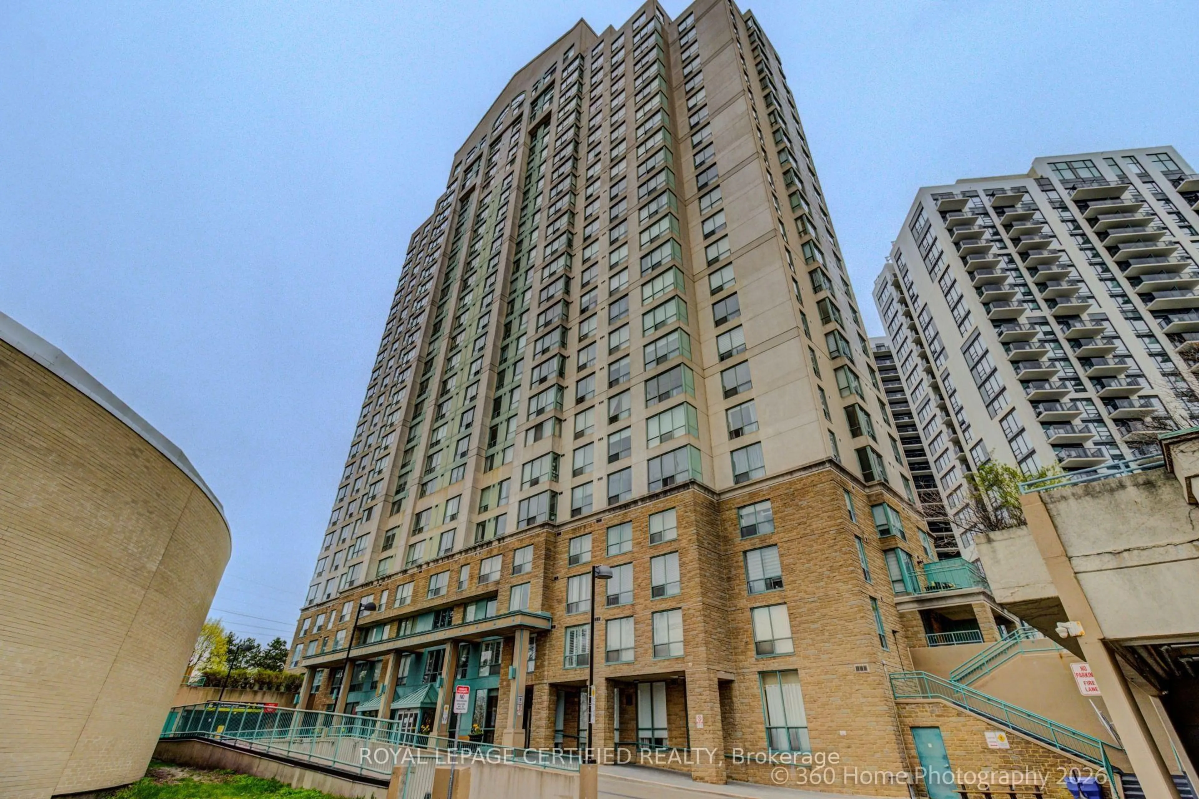 Indoor foyer for 101 Subway Cres #106, Toronto Ontario M9B 6K4