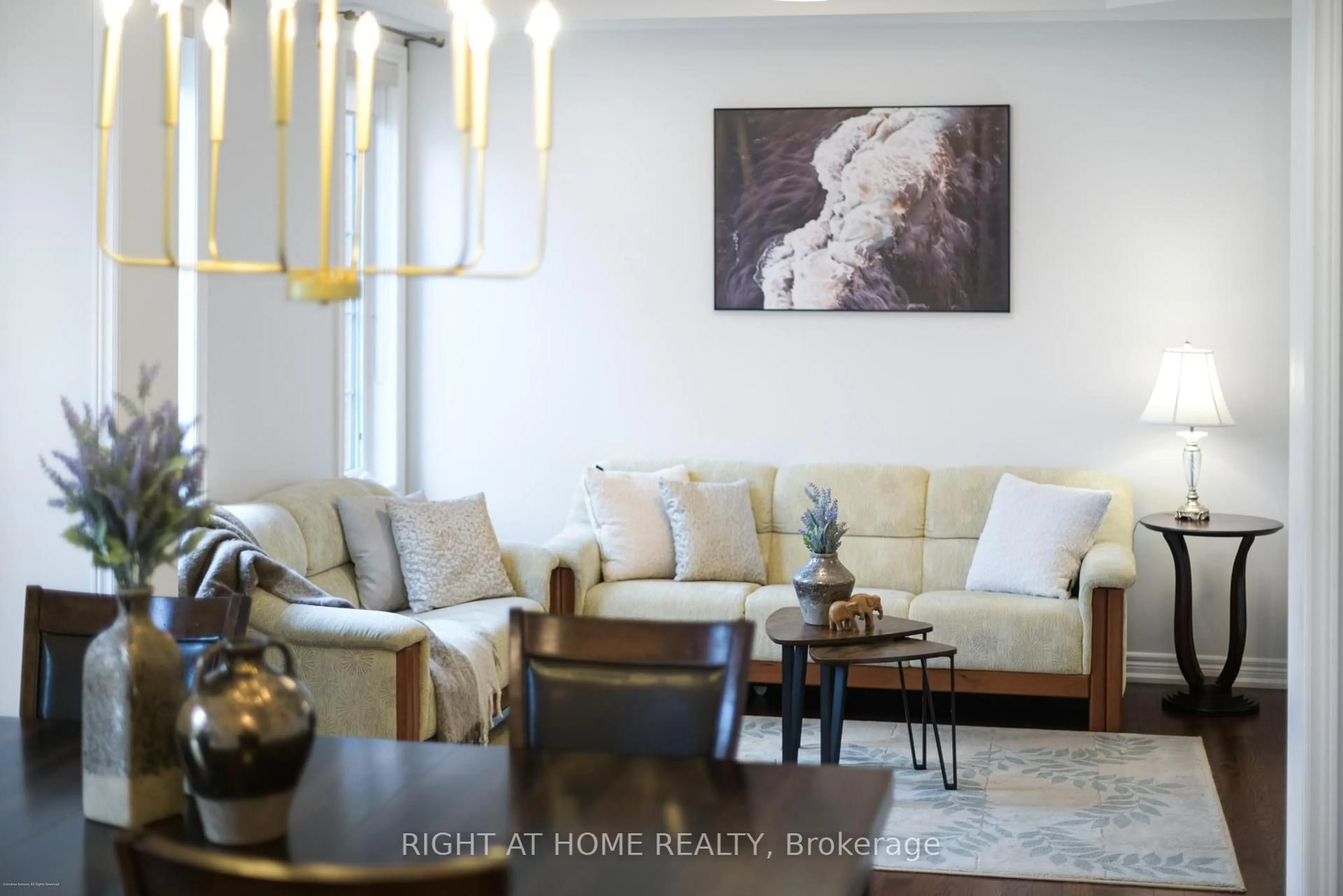 Living room with furniture, unknown for 300 Mcgibbon Dr, Milton Ontario L9T 8V3