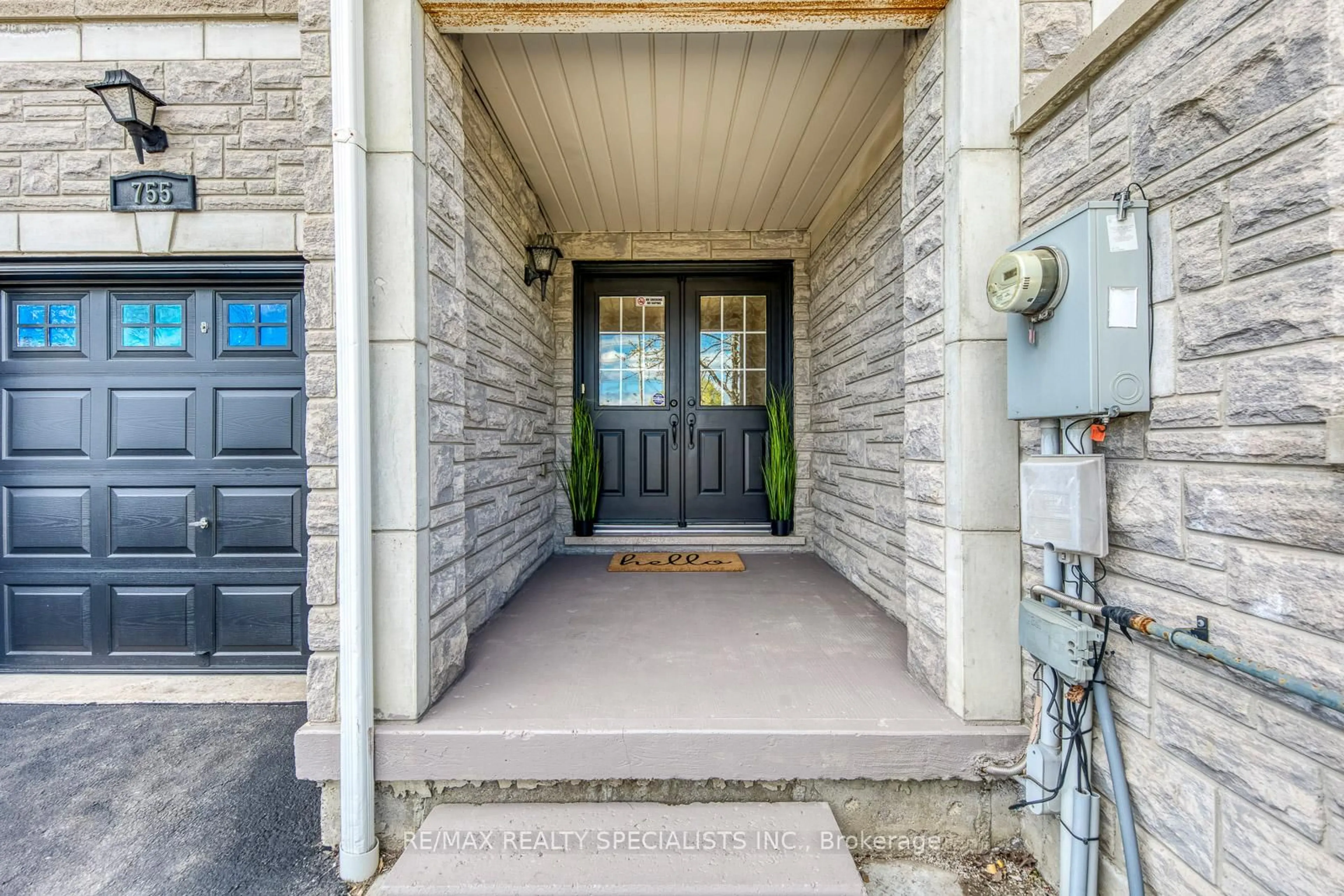 Indoor entryway for 755 Candlestick Circ, Mississauga Ontario L4Z 0B4