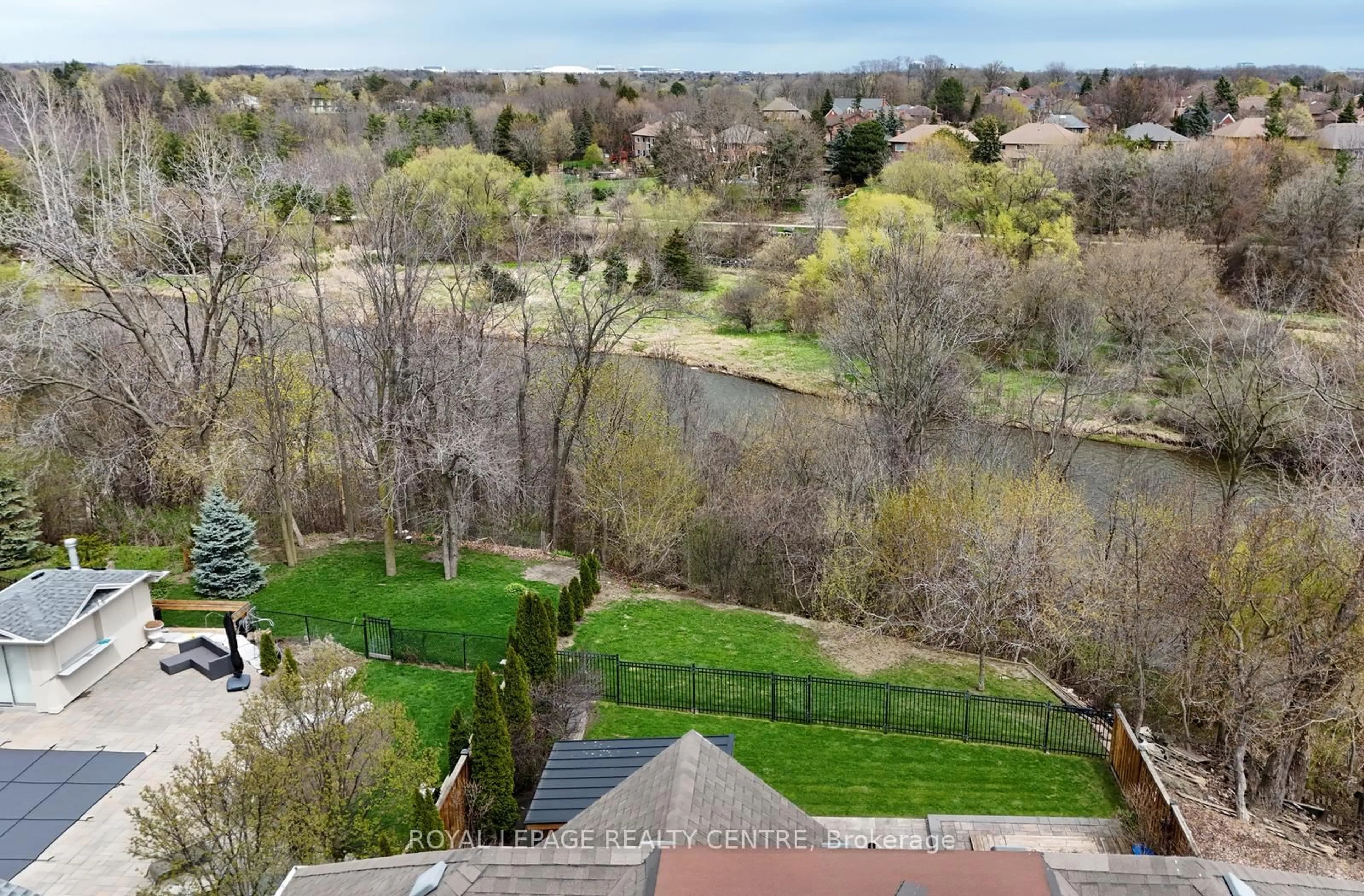 A pic from outside/outdoor area/front of a property/back of a property/a pic from drone, water/lake/river/ocean view for 31 Plainsman Rd, Mississauga Ontario L5N 1C4