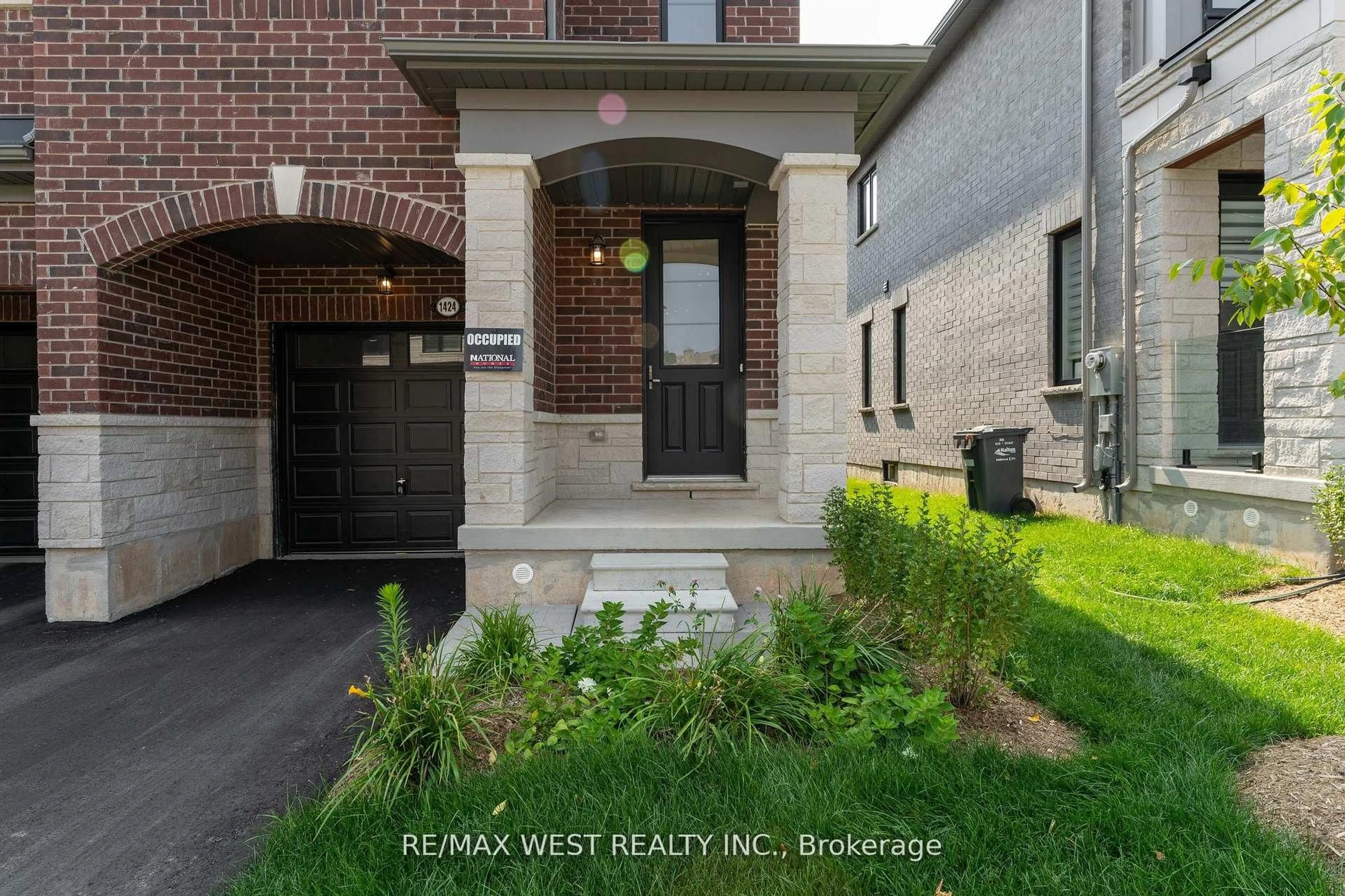 Home with brick exterior material, street for 1424 National Common, Burlington Ontario L7P 0V7