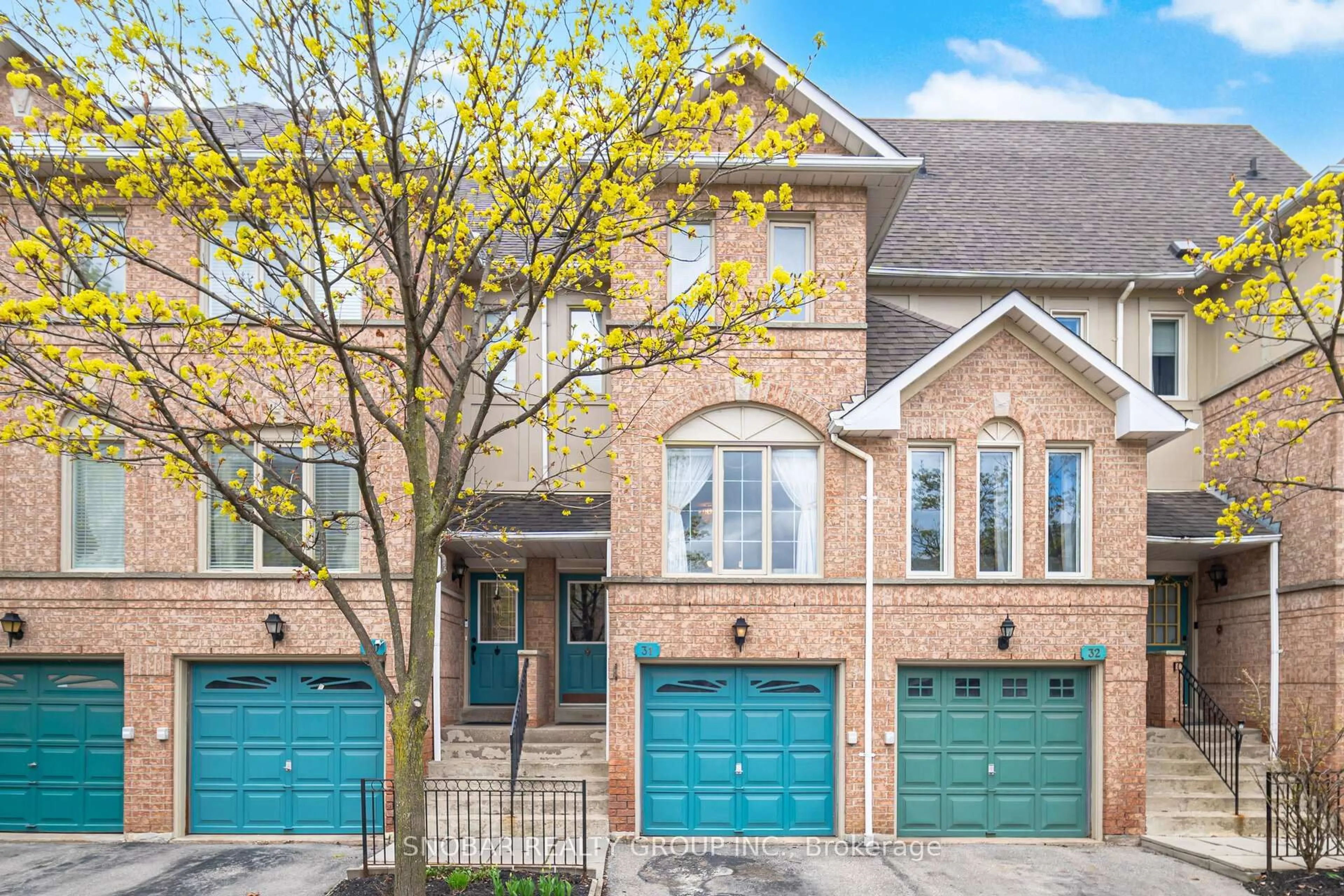 Home with brick exterior material, street for 1050 Bristol Rd #31, Mississauga Ontario L5V 2E8