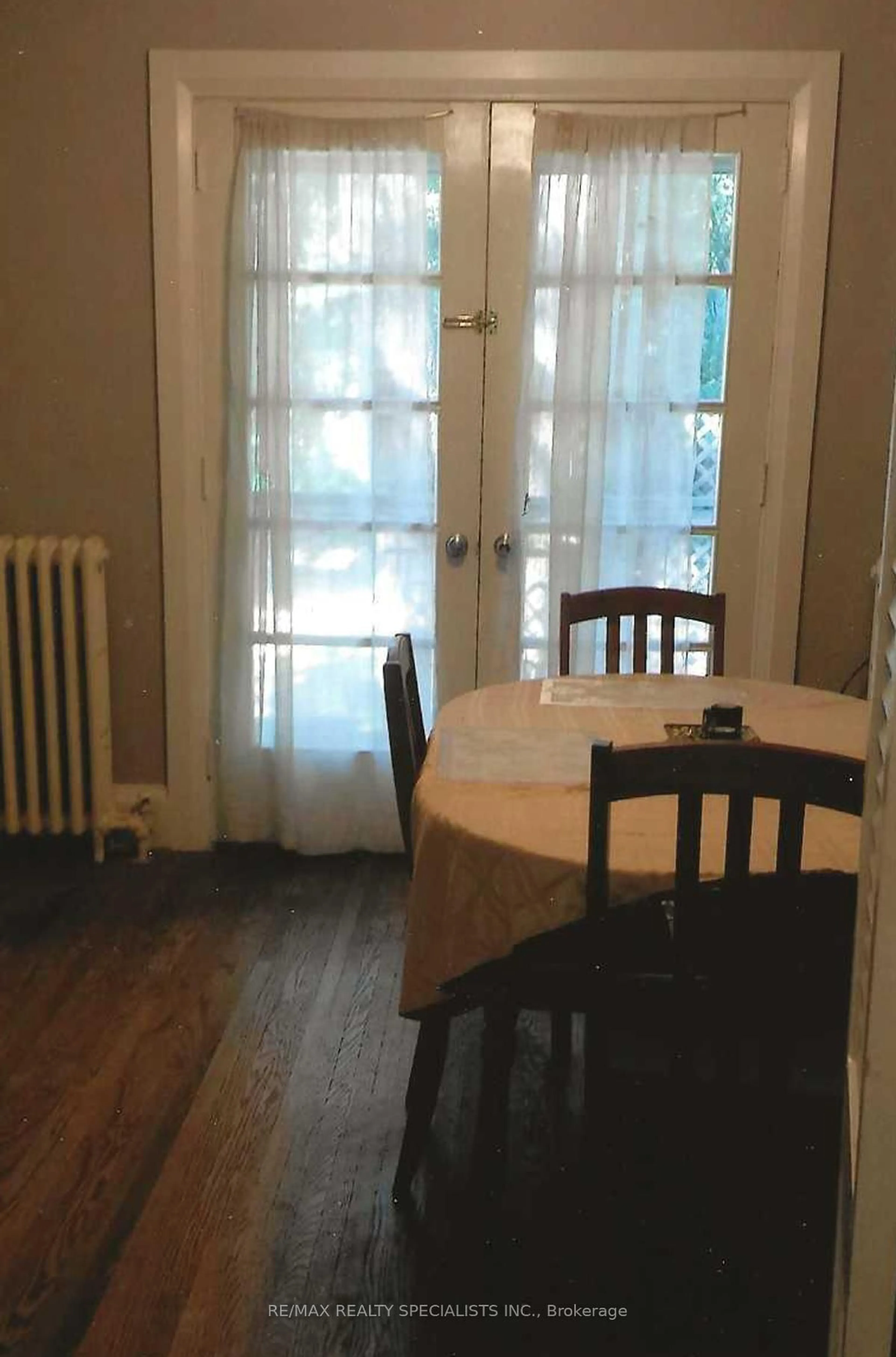 Dining room, floor is not visible for 16 Wellington St, Brampton Ontario L6W 1Y2