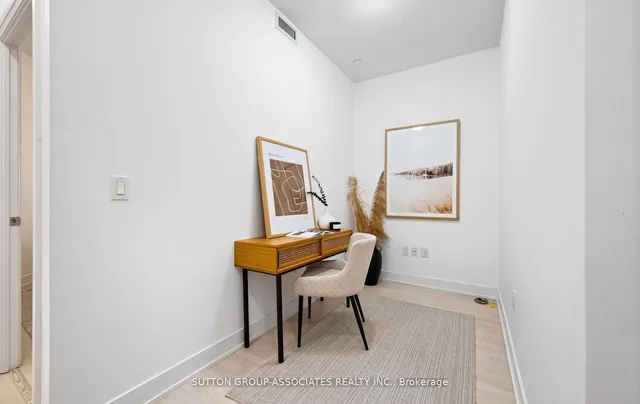 20 Shore Breeze Dr #703, Toronto 5